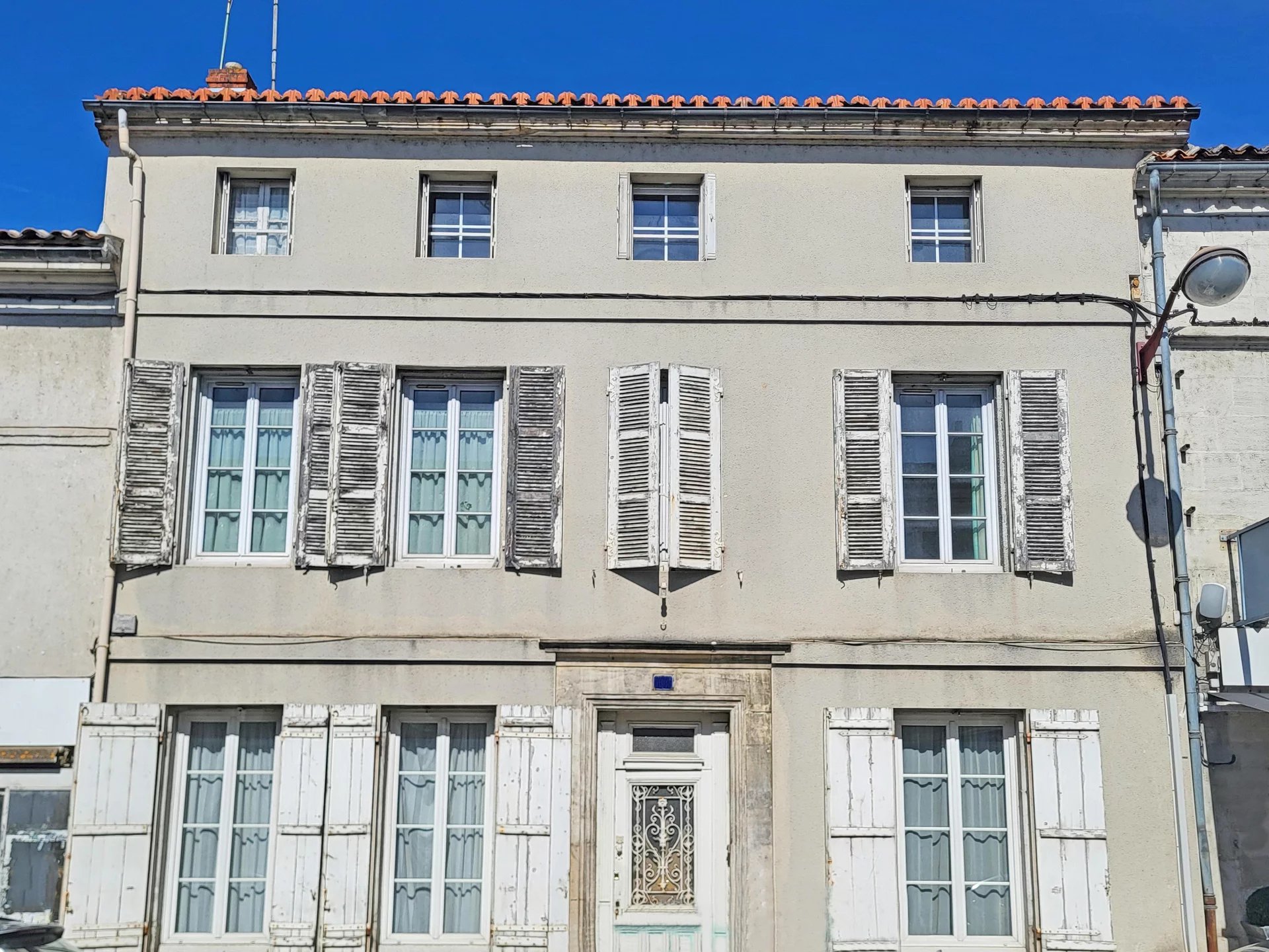 Stone town house with original features and garage