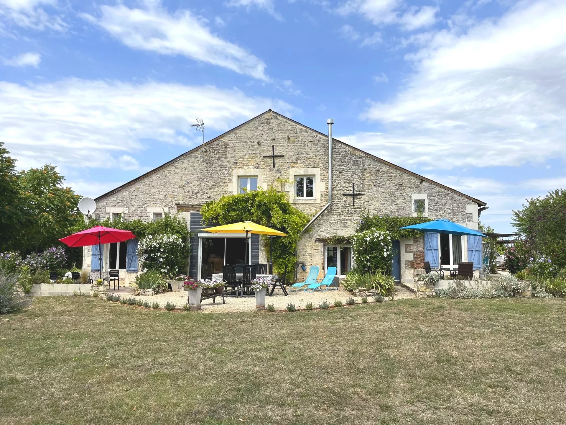 Lovely house and 2 comfortable gites close to Verteuil