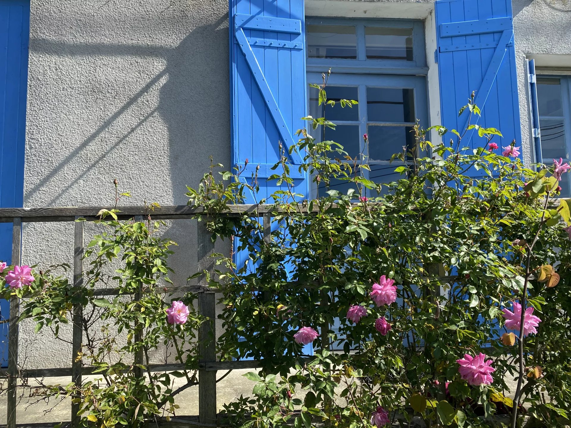 Maison de charme avec piscine chauffée dans un cadre idyllique