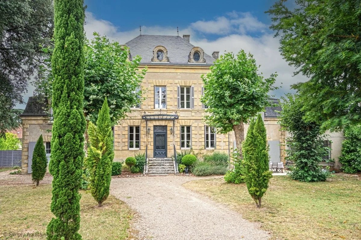 Bastide Town Centre Manor House over 400m2 with pool
