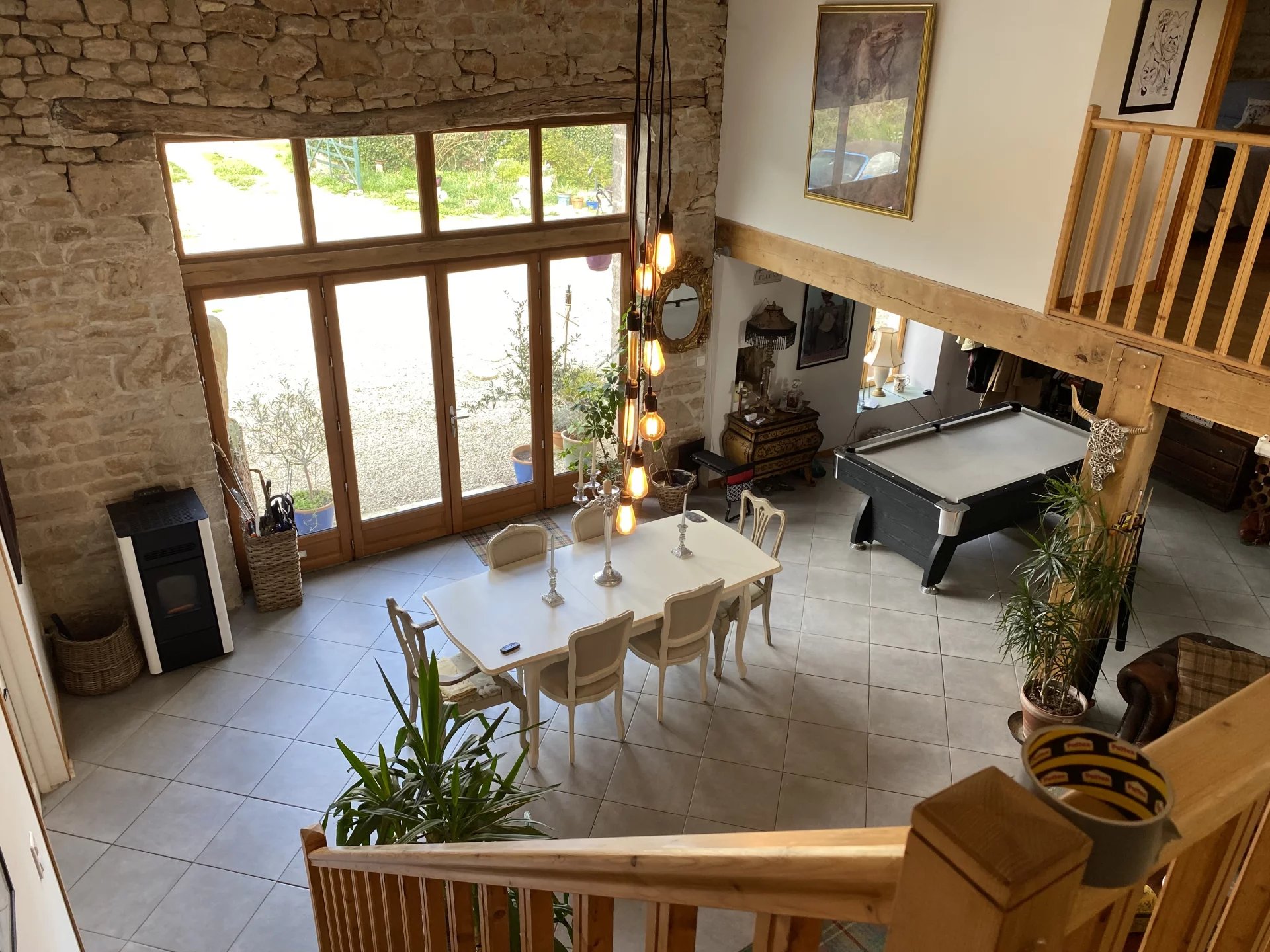 Stunning converted barn, in hamlet very close to lake