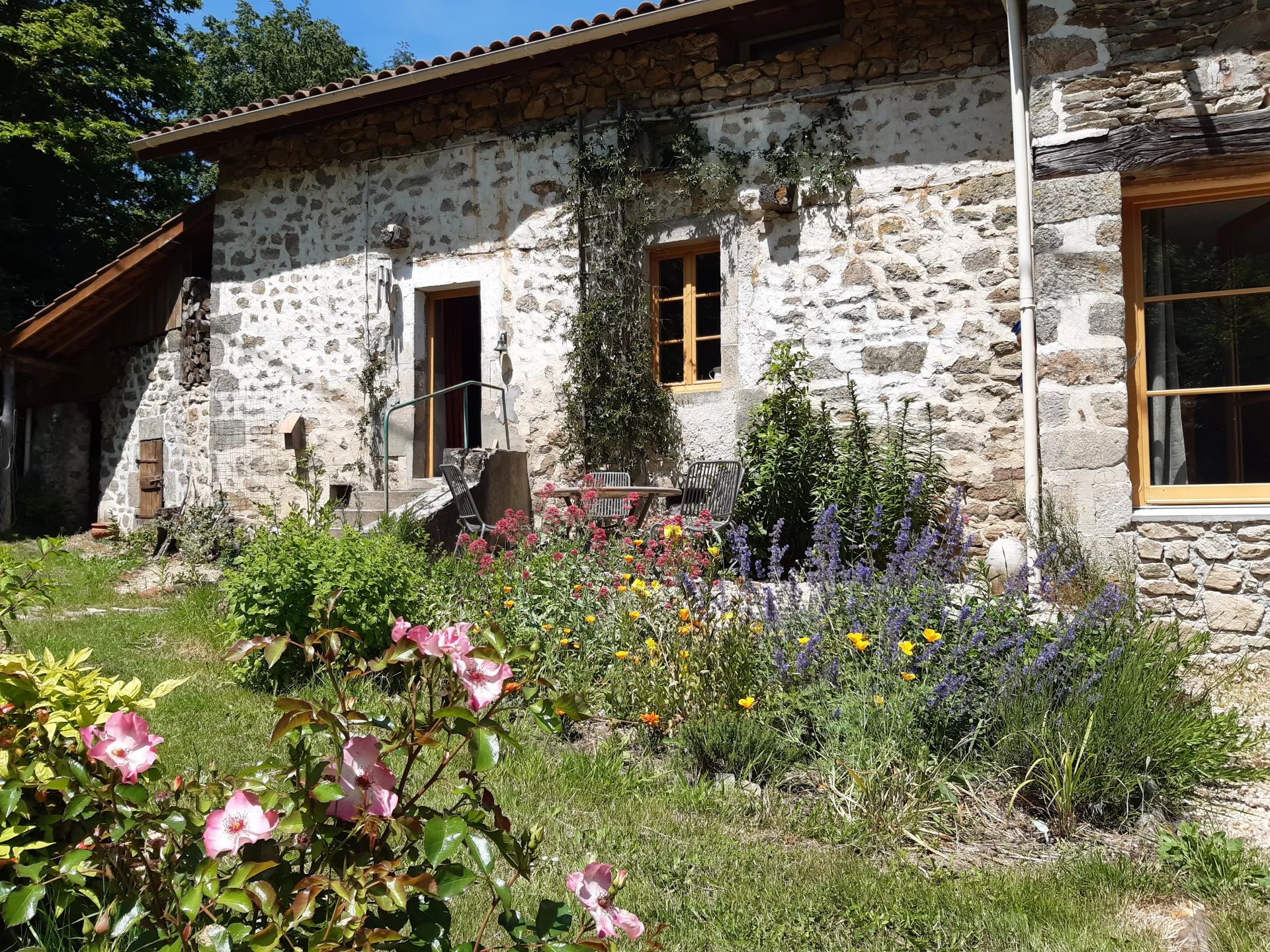 Detached stone house with 2 acres of garden/woodland