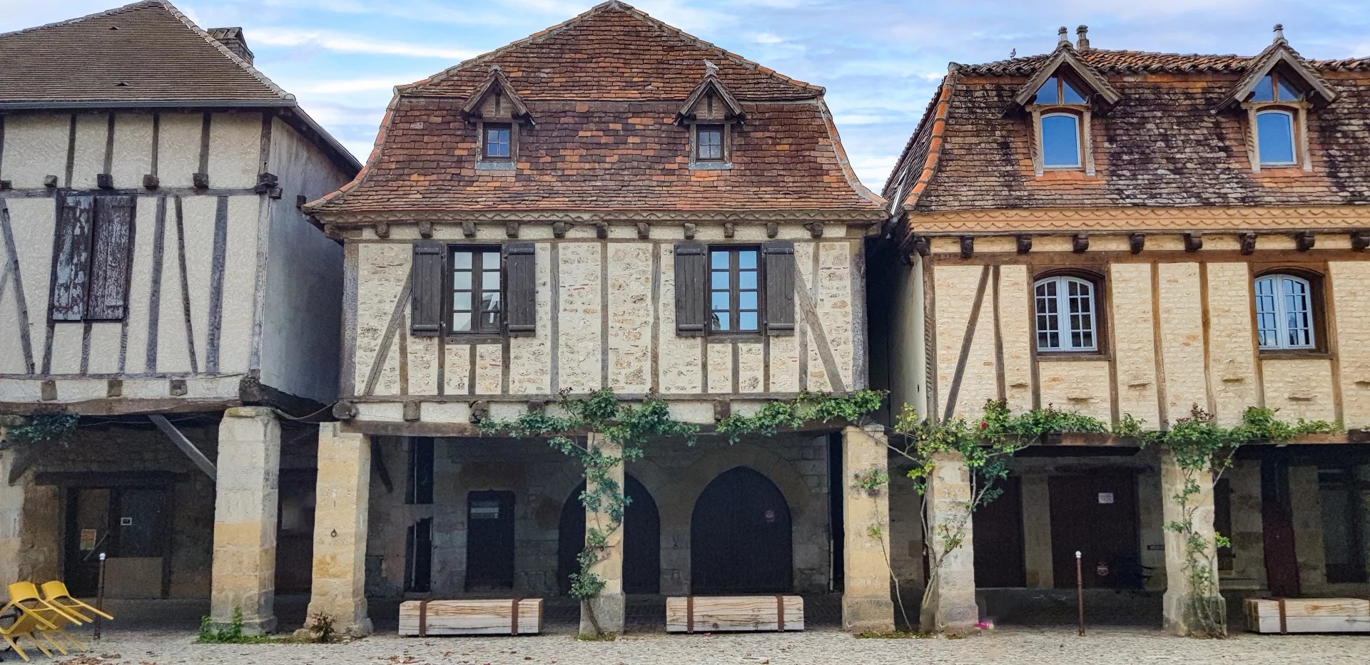 Spacious medieval house in the heart of a busy market town