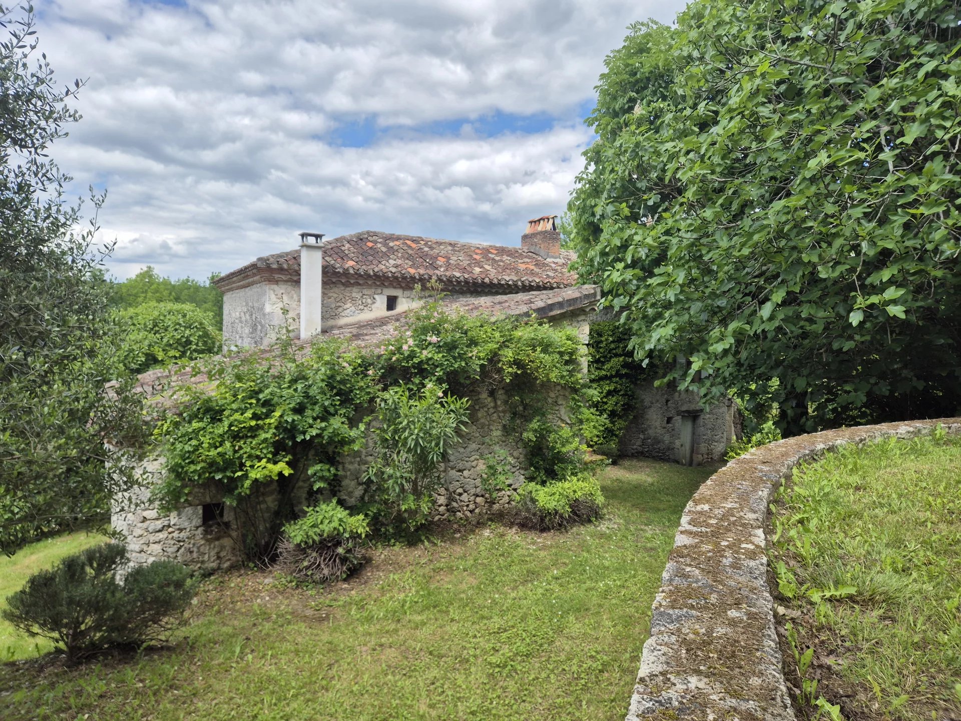 Lovely stone house with pool and views