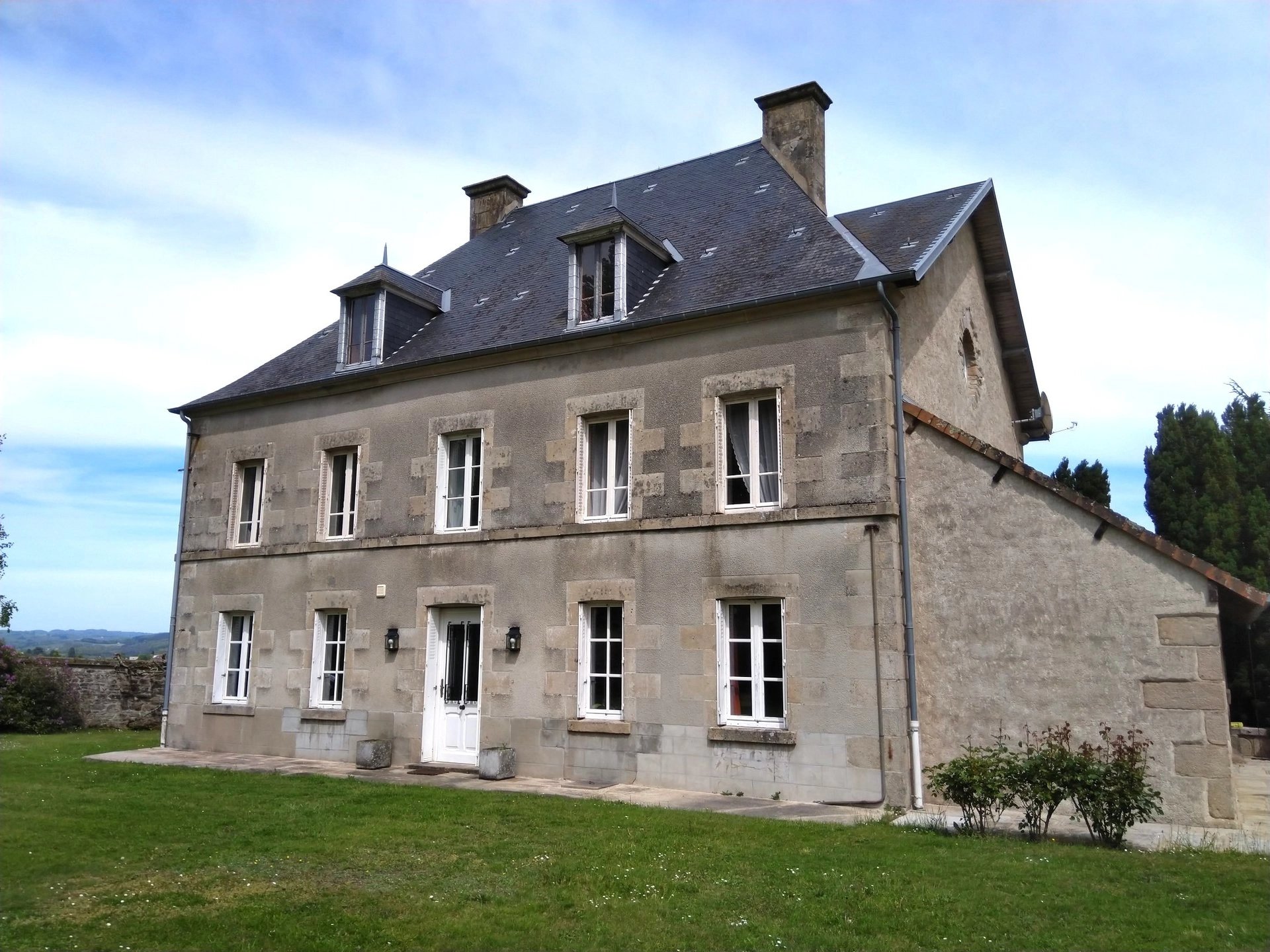 Magnificent ‘Domaine’ with a Maison de Maître and almost 9 acres