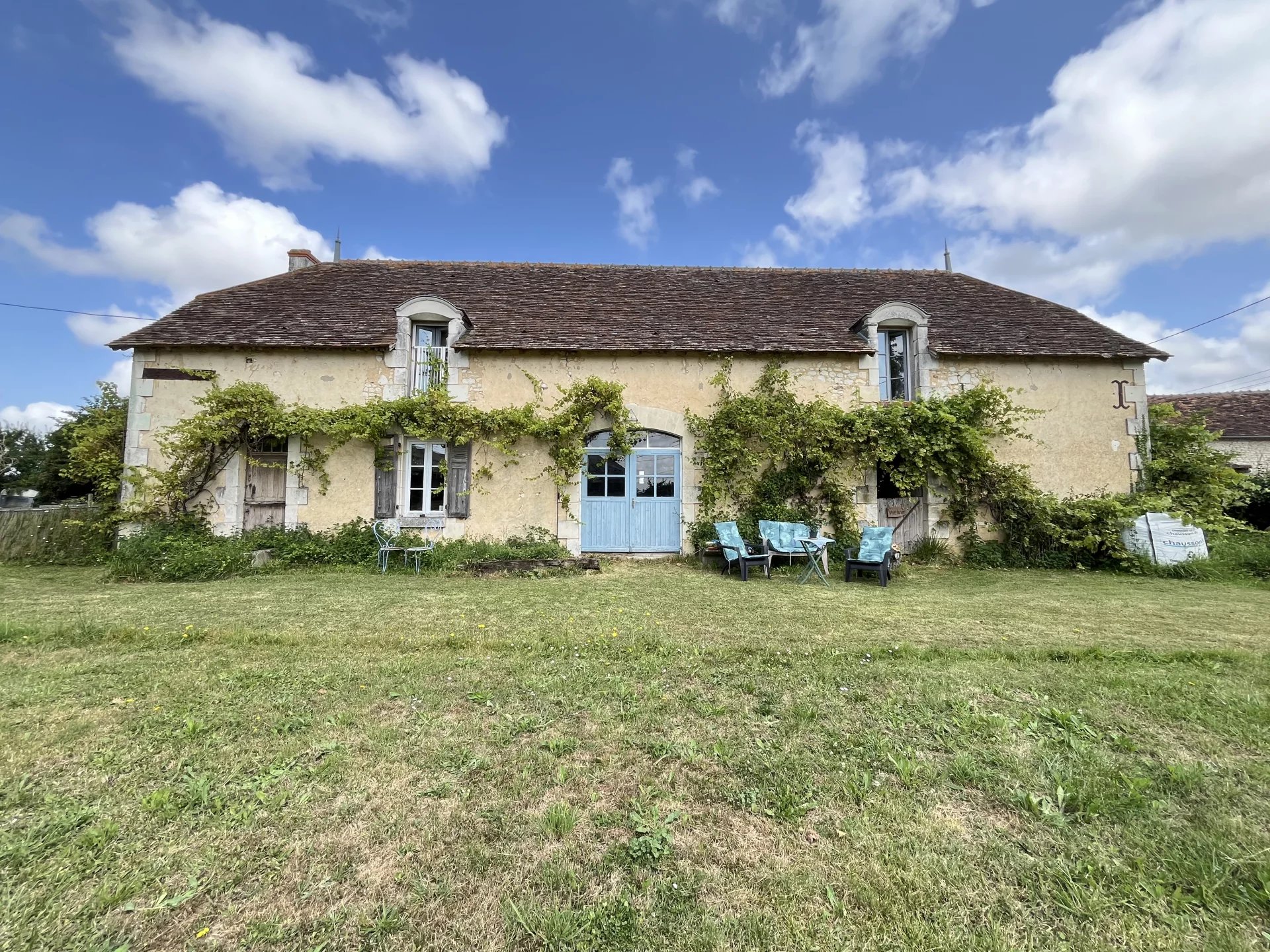 Ferme rénovée du 18ème siècle avec 8000m² de terrain