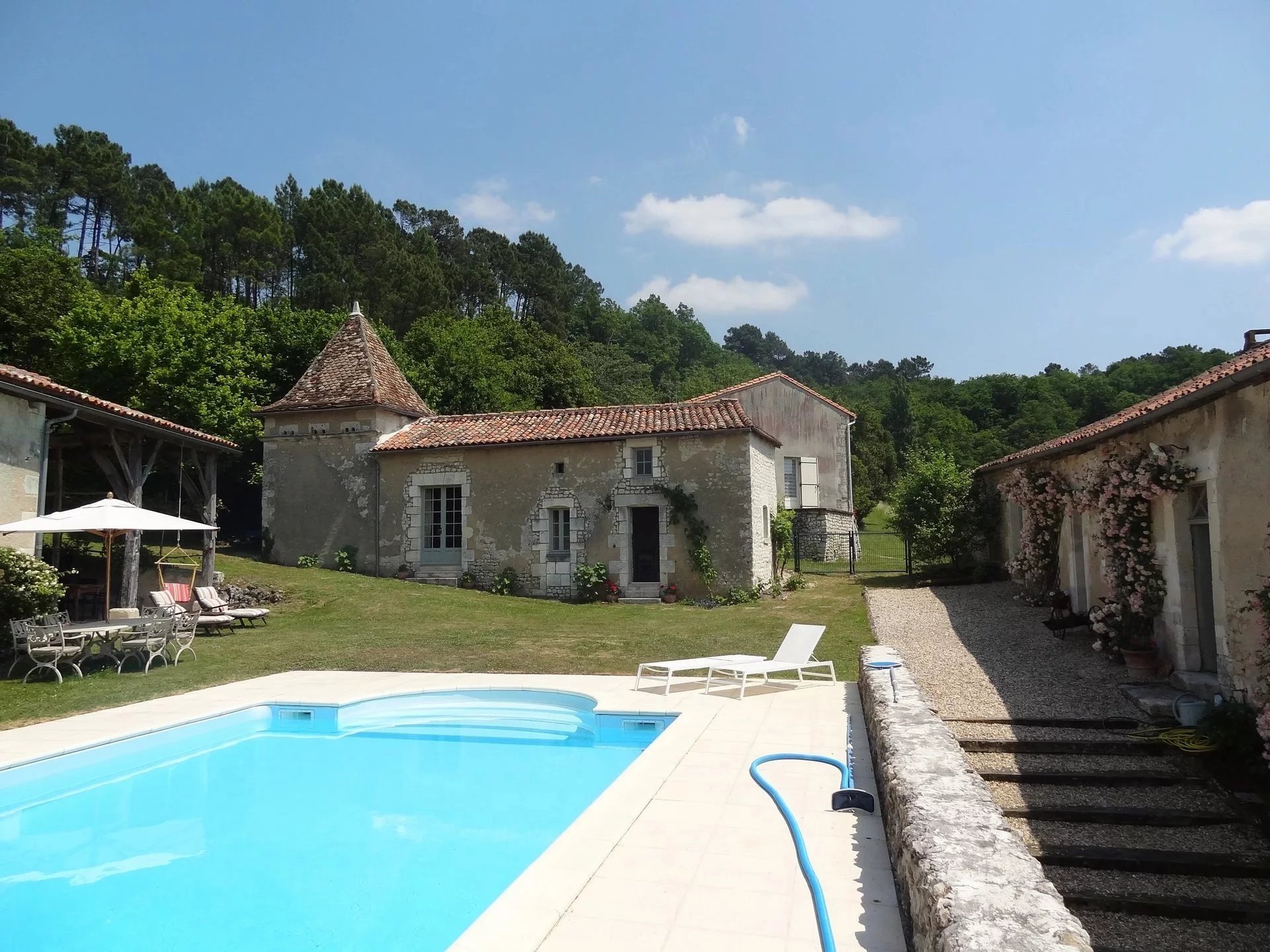 Pretty Charentaise longère style property with swimming pool