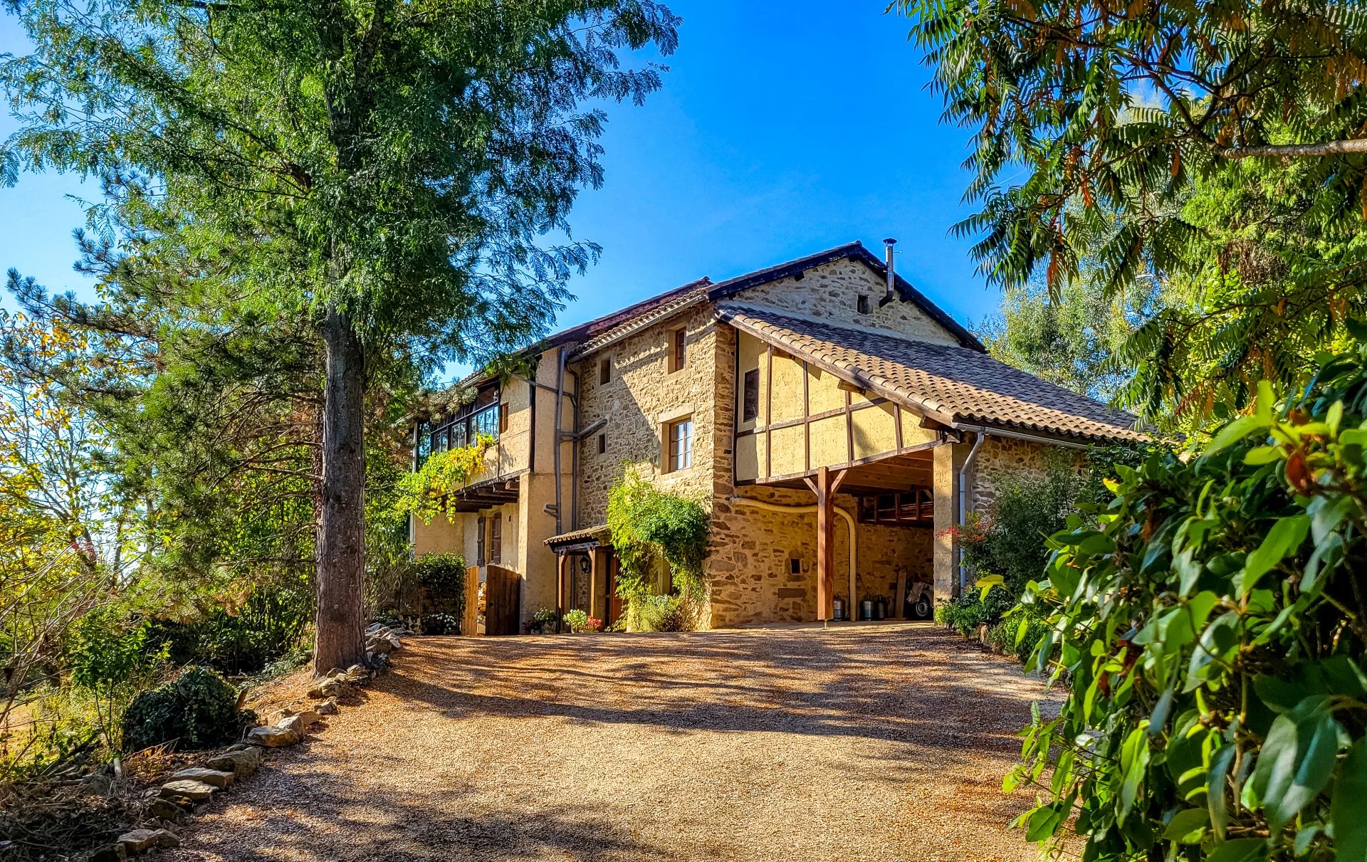 Beautifully restored winegrowers house with pool