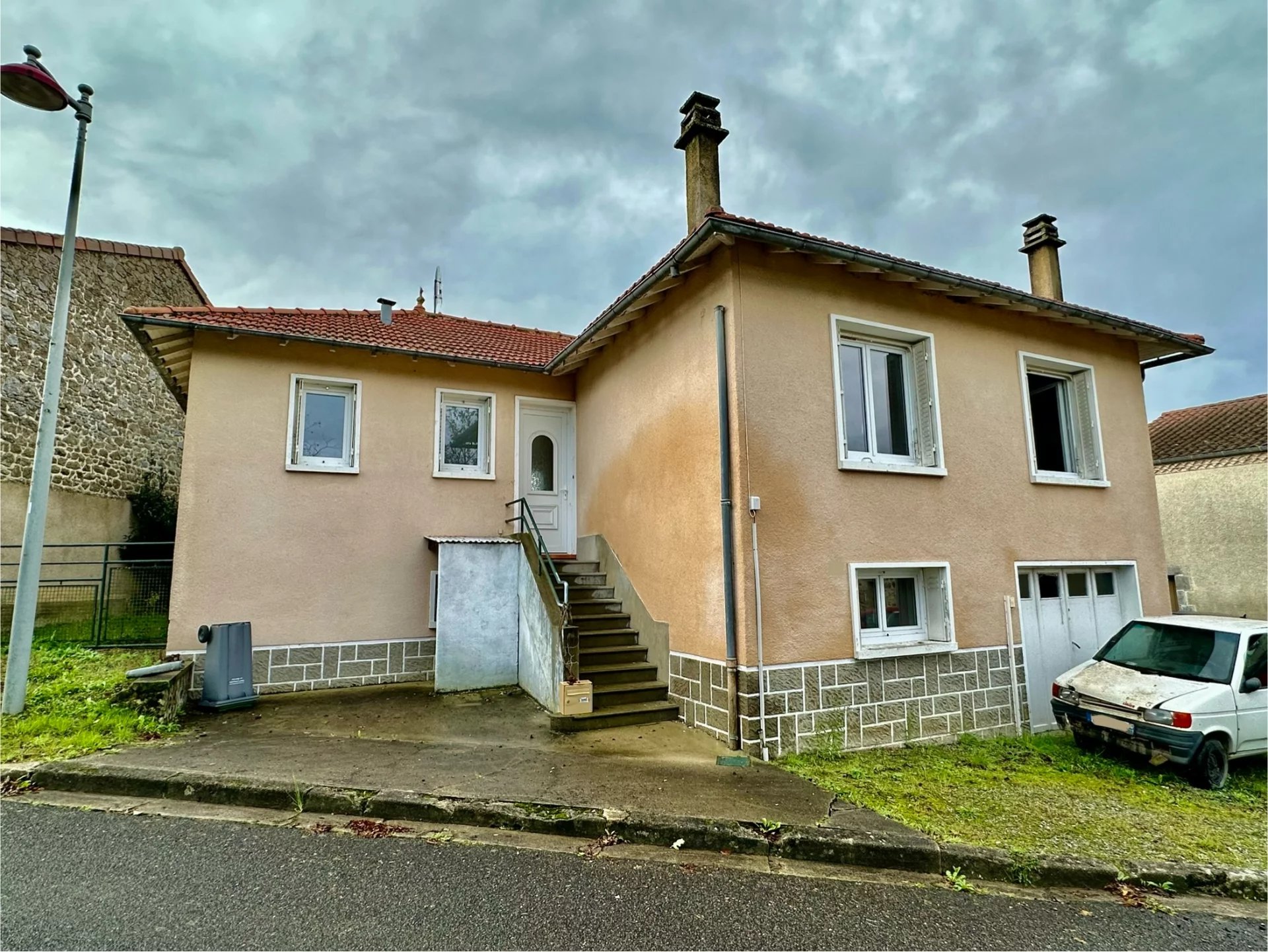 Sous-sol property with large garden