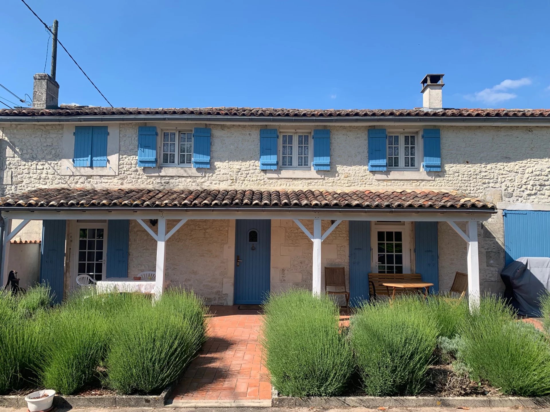 Delightful detached 3 bed stone Charentaise with Pool