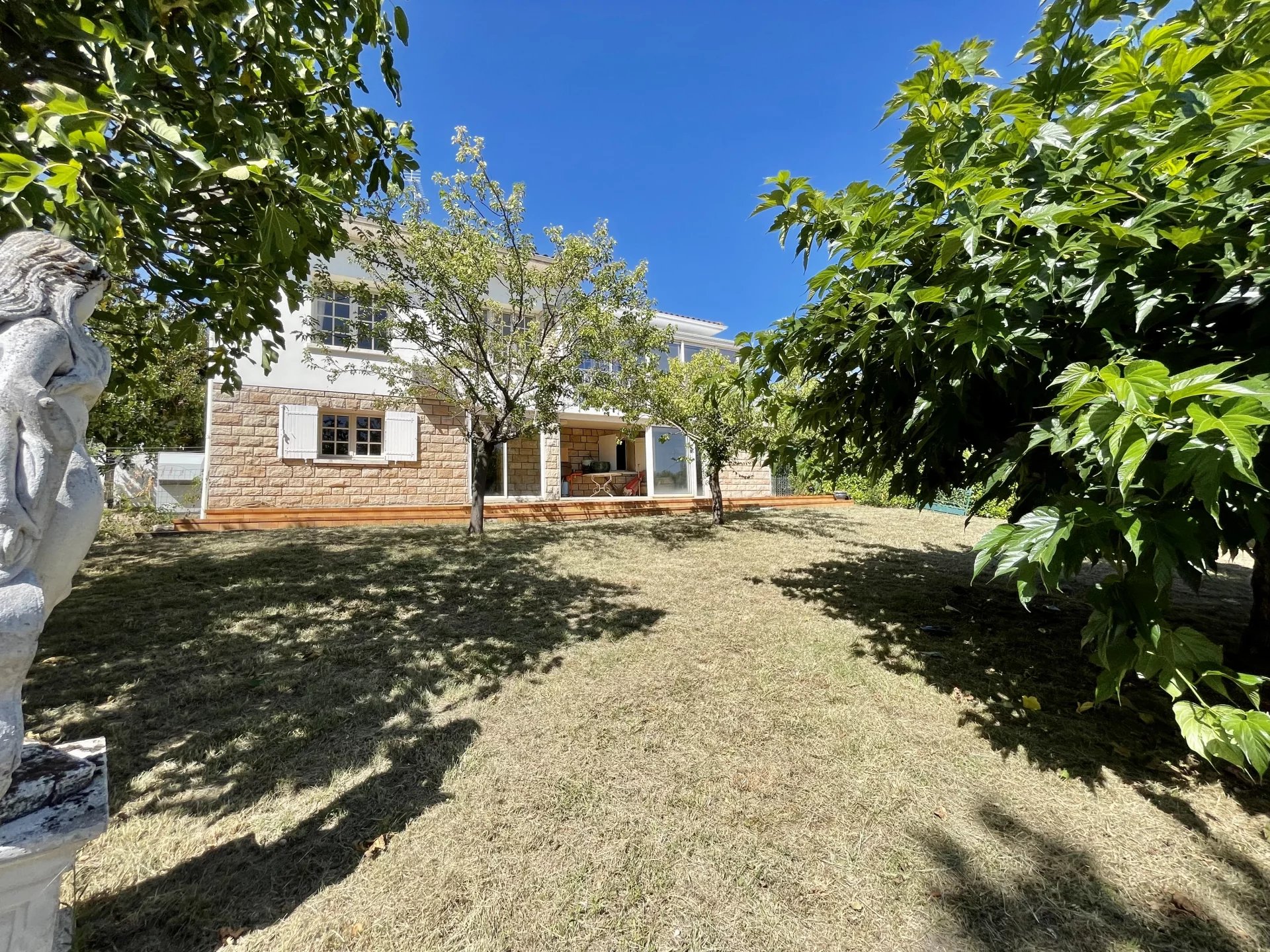 House in the hills above Villeneuve sur lot