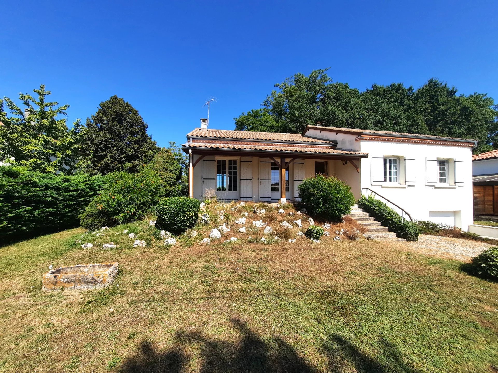 Jolie maison en bordure du Lot proche des commodités