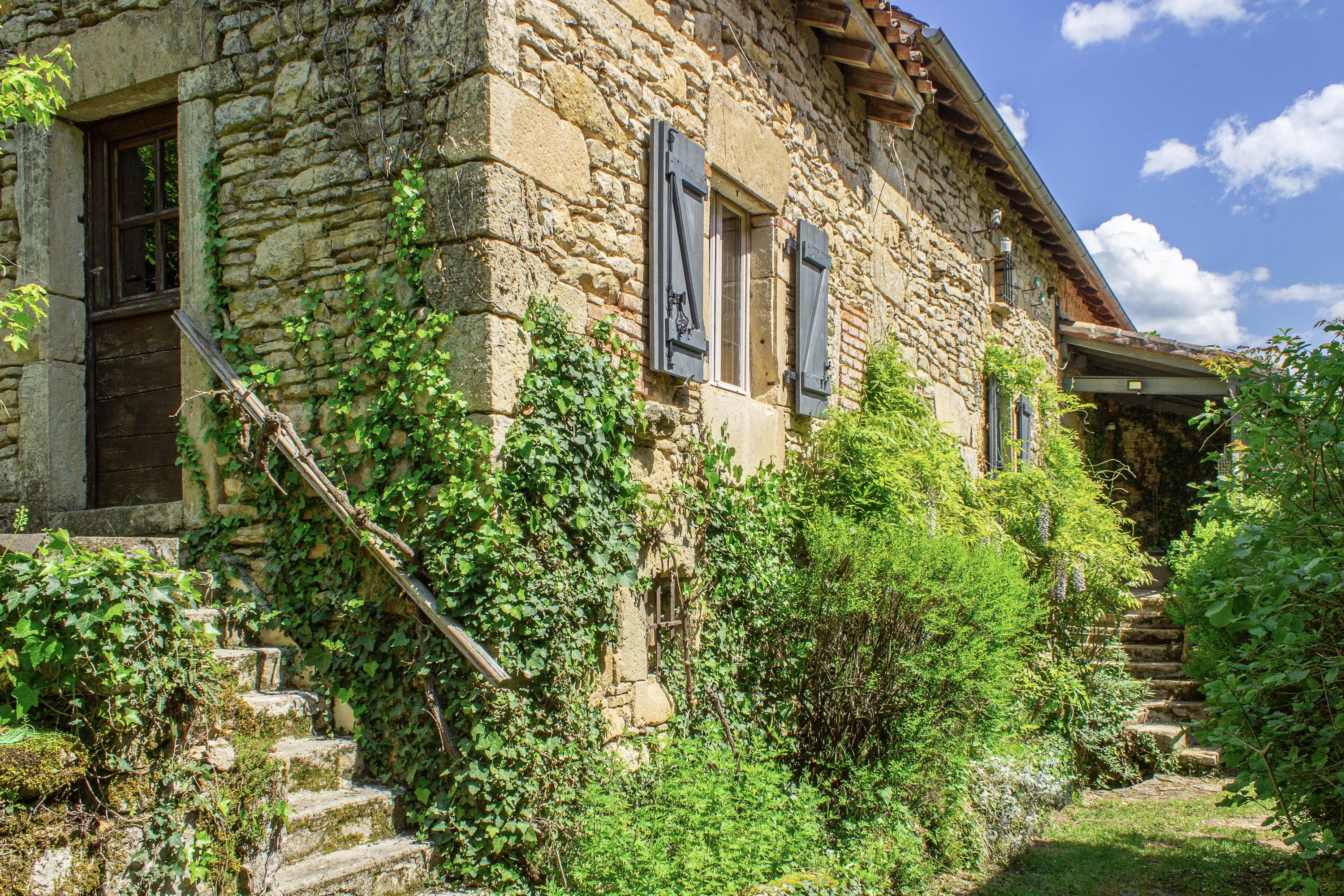 Propriété d'exception à la campagne avec potentiel de revenus au cœur du Lot
