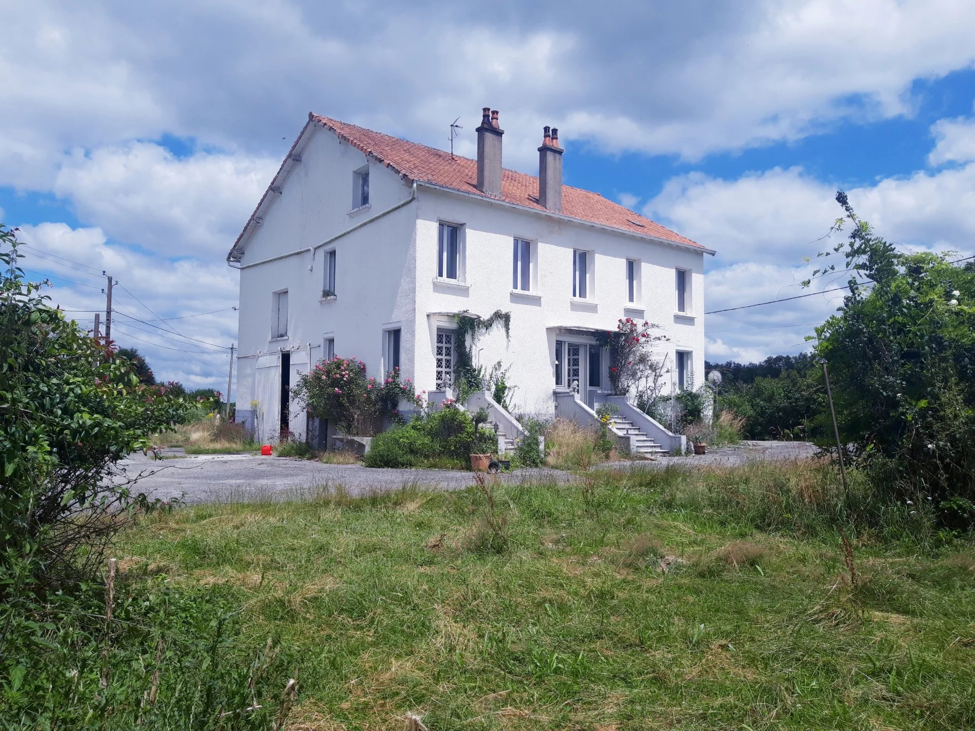 Detached stone house with large garden and several outbuildings