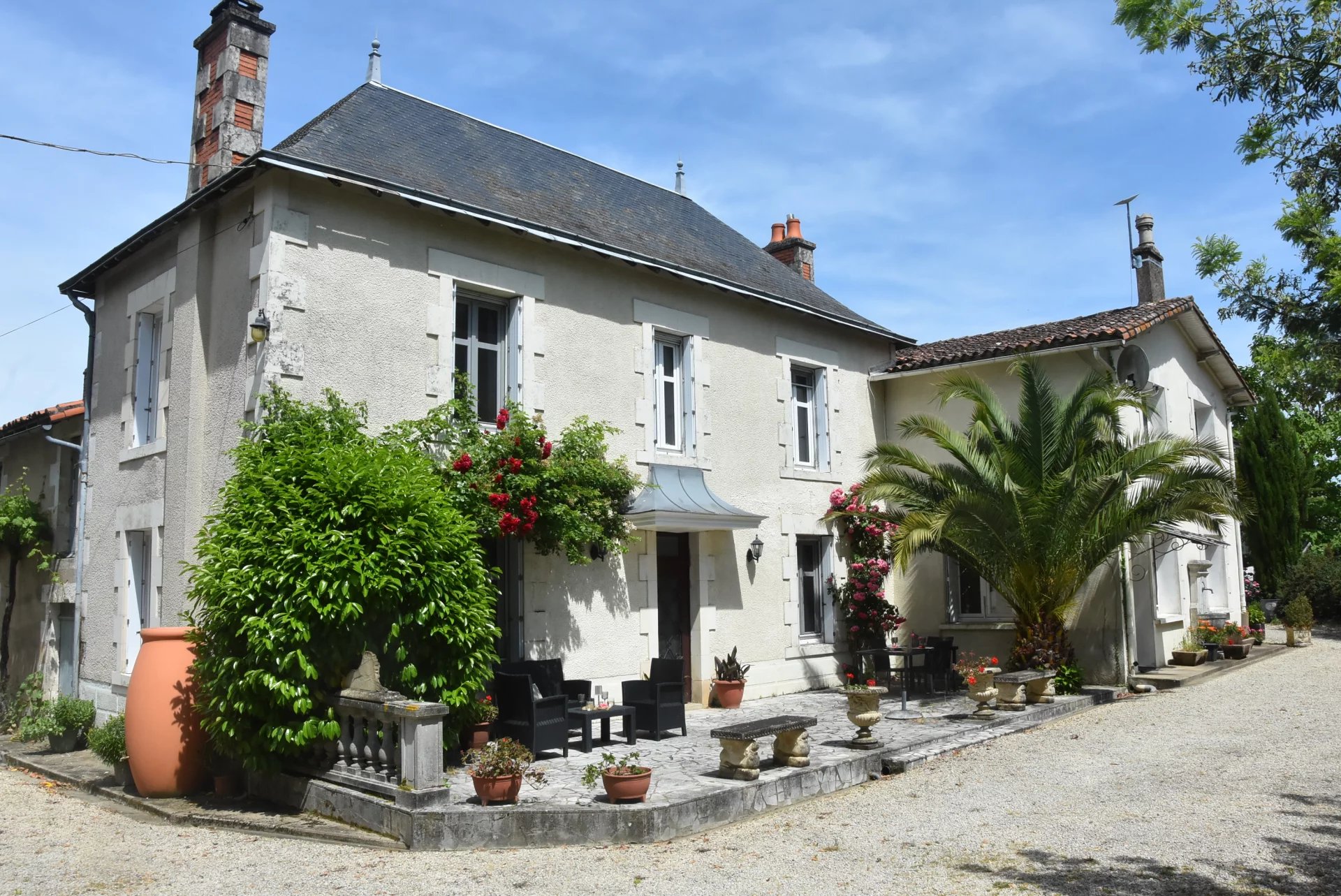 Domaine de caractère unique avec une maison de maître et une impressionnante maison principale