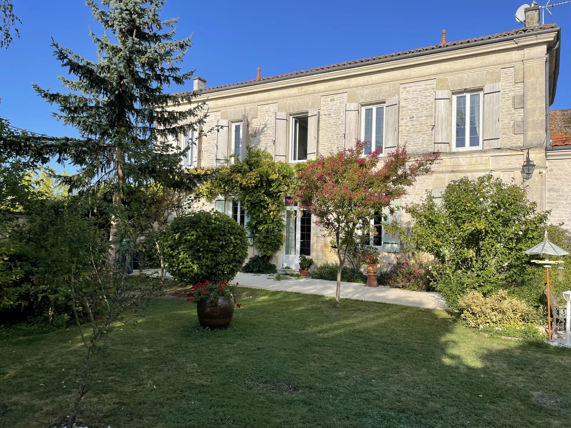 Belle maison Charentaise avec piscine