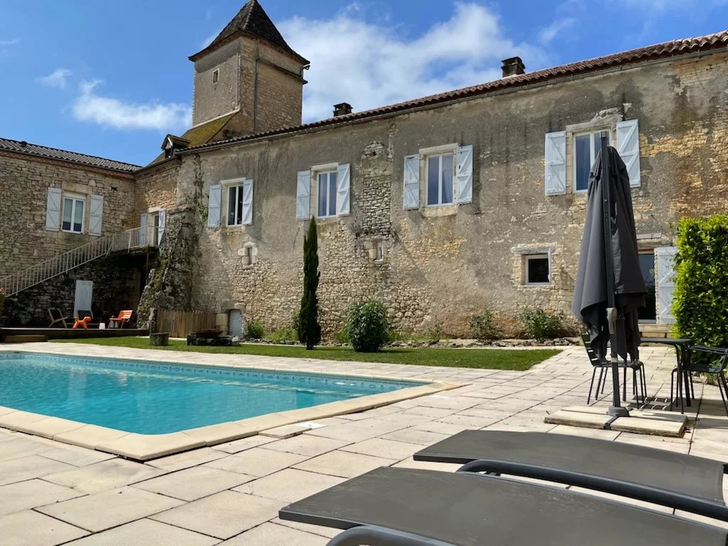 Superb stone, village house, ideal as chambre d'hôtes or large family home