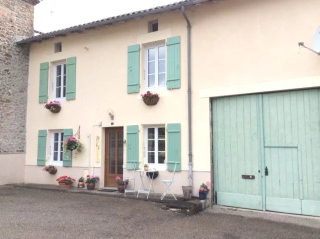 Super 2 bed stone house close to Rochechouart