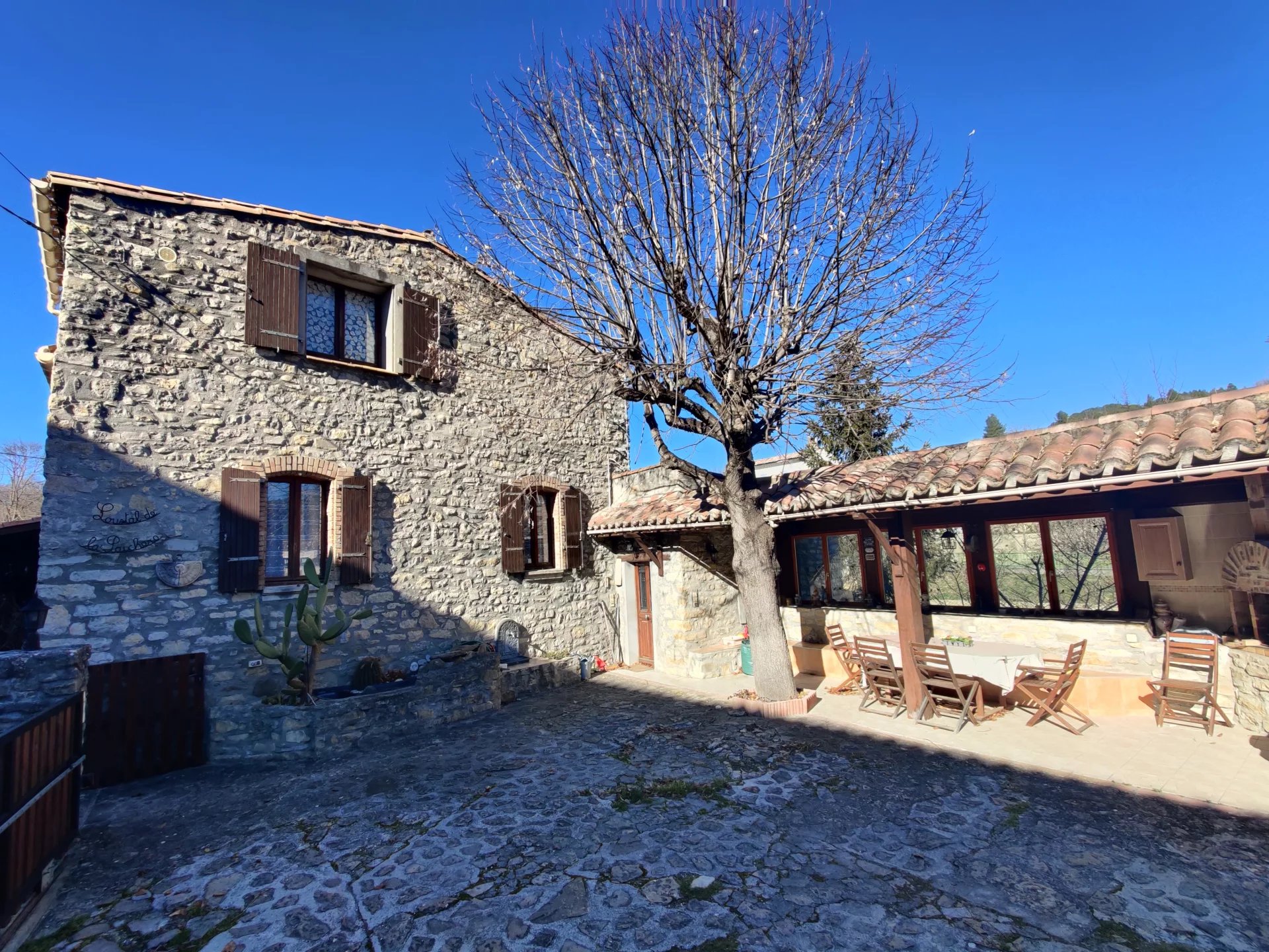 Charmante maison de village spacieuse avec appartement séparé