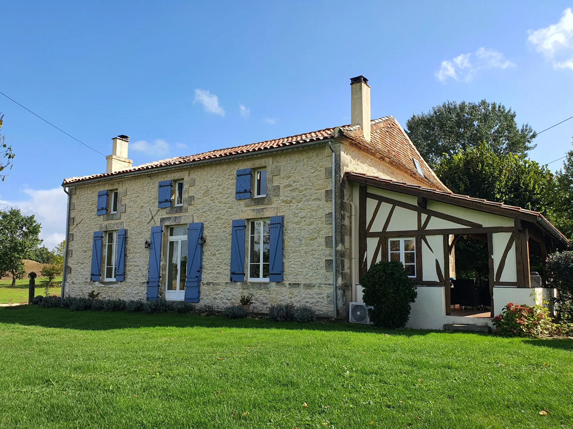 Propriété en pierre de 4 chambres avec piscine