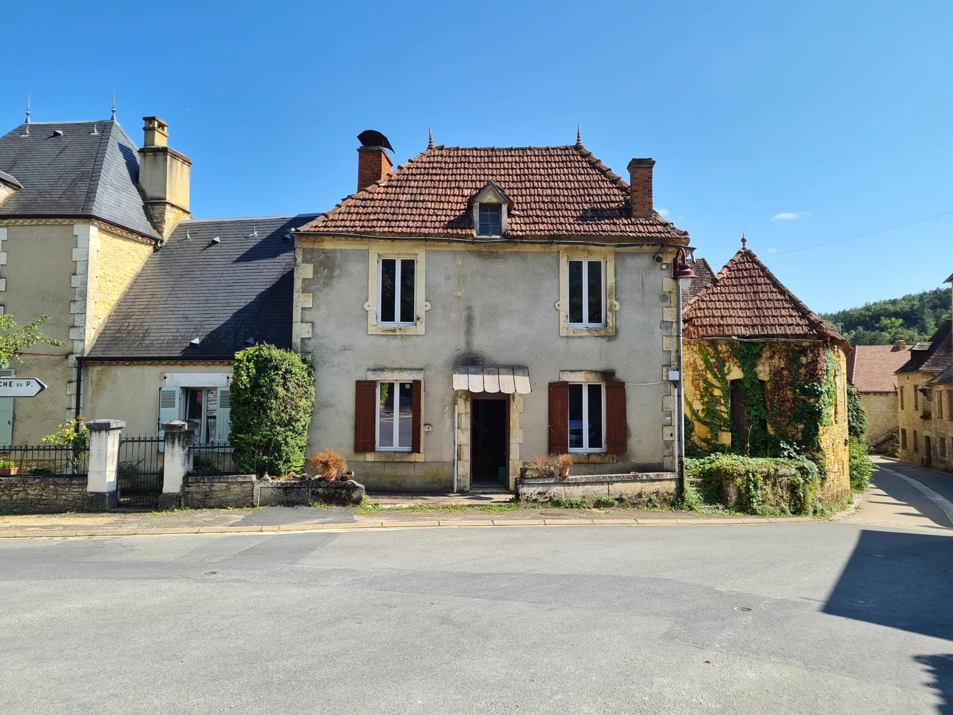 Town house project for renovation in the heart of Daglan near to Sarlat