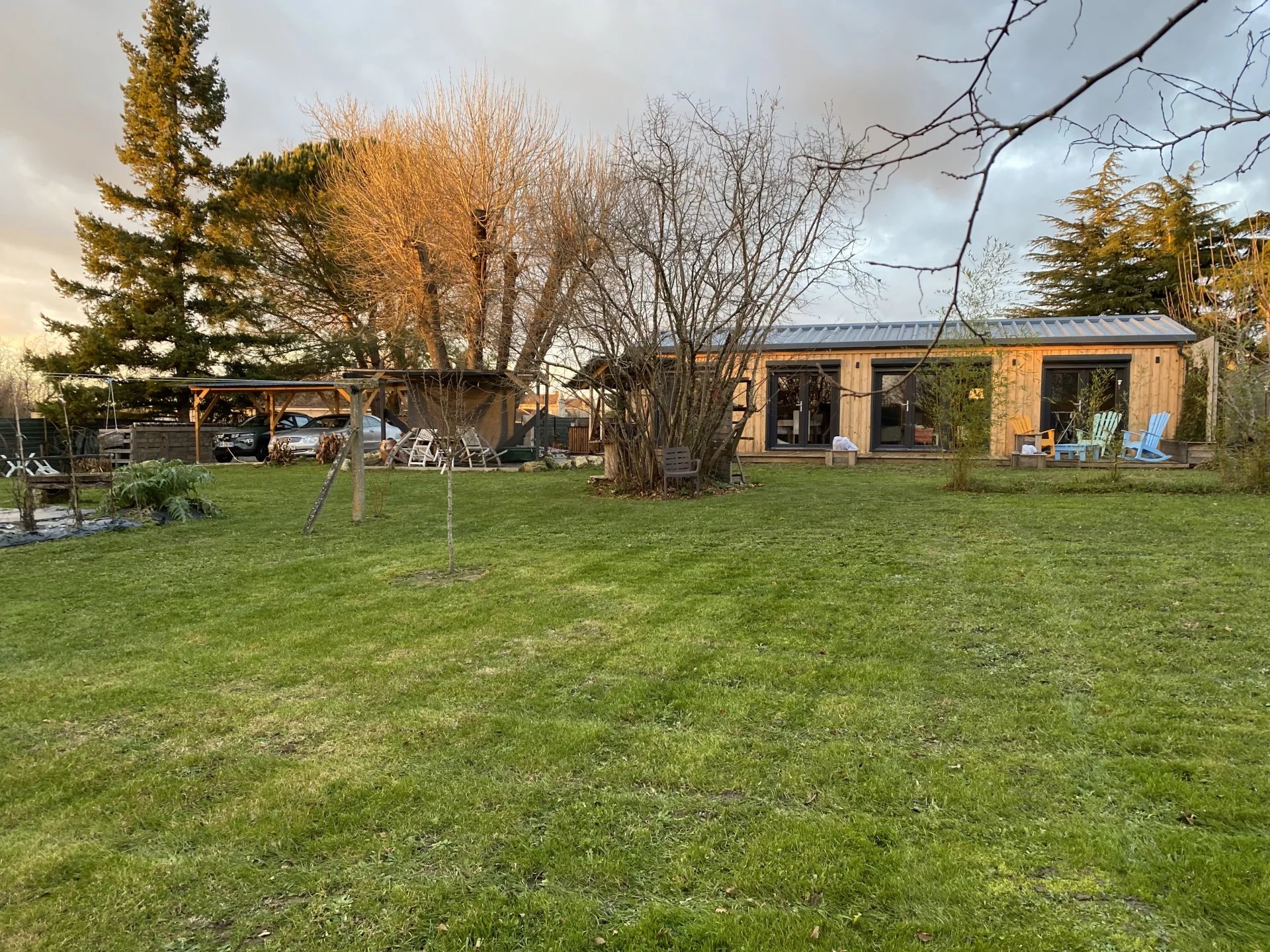 Belle maison en bois de 2023, 2/3 chambres, jardin, près de Montpon Ménestérol
