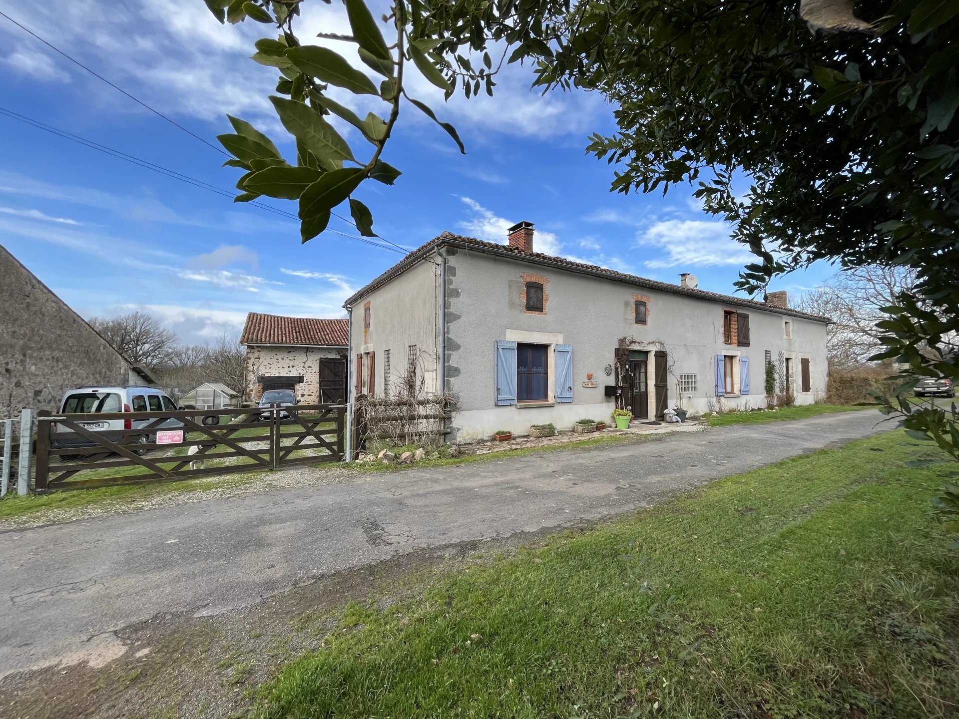 Farmhouse/small holding/equestrian property with 4.5 hectares
