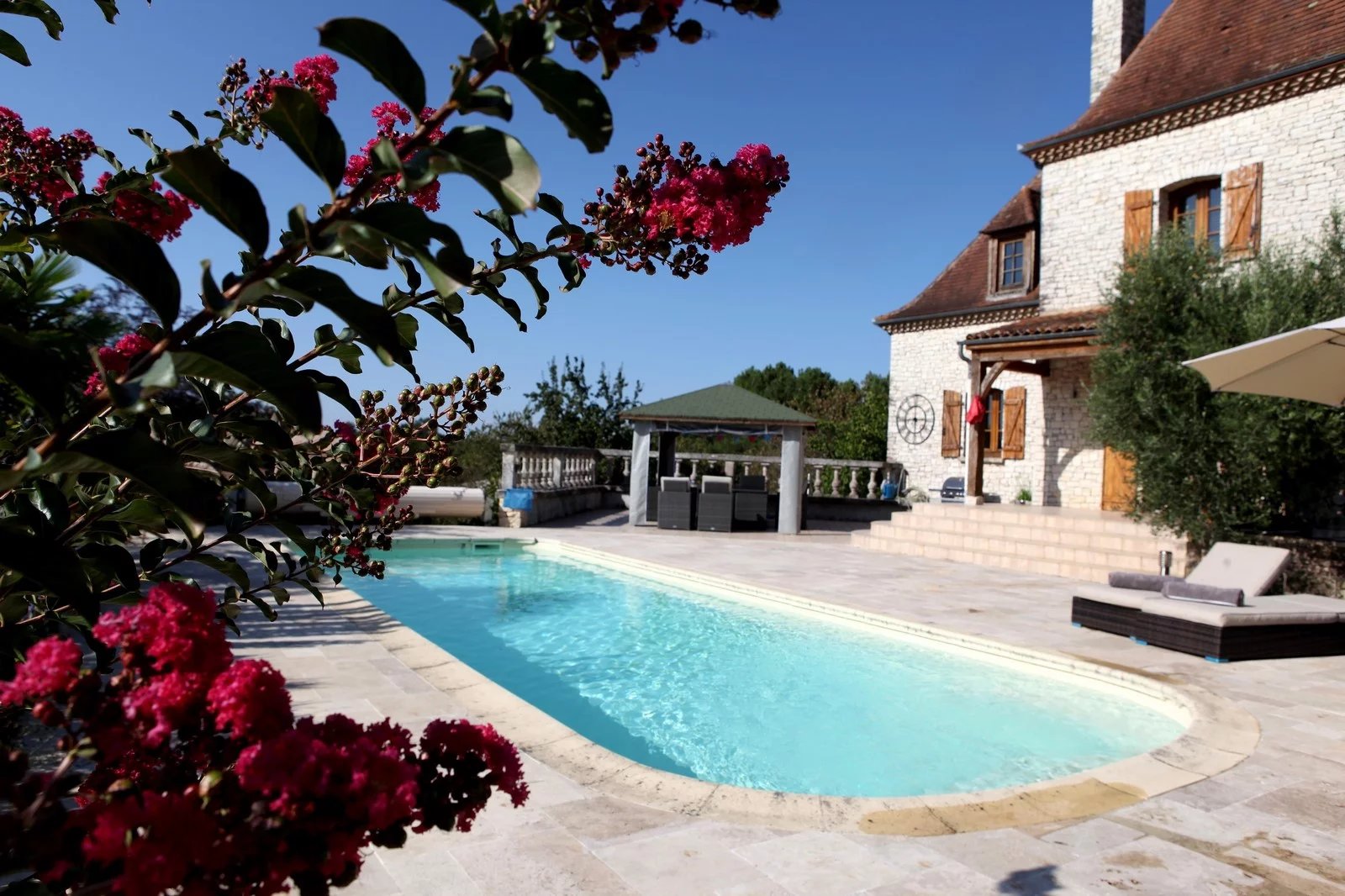 6-Bedroom Stone Property with Pool and Self Contained Apt - Belves Dordogne