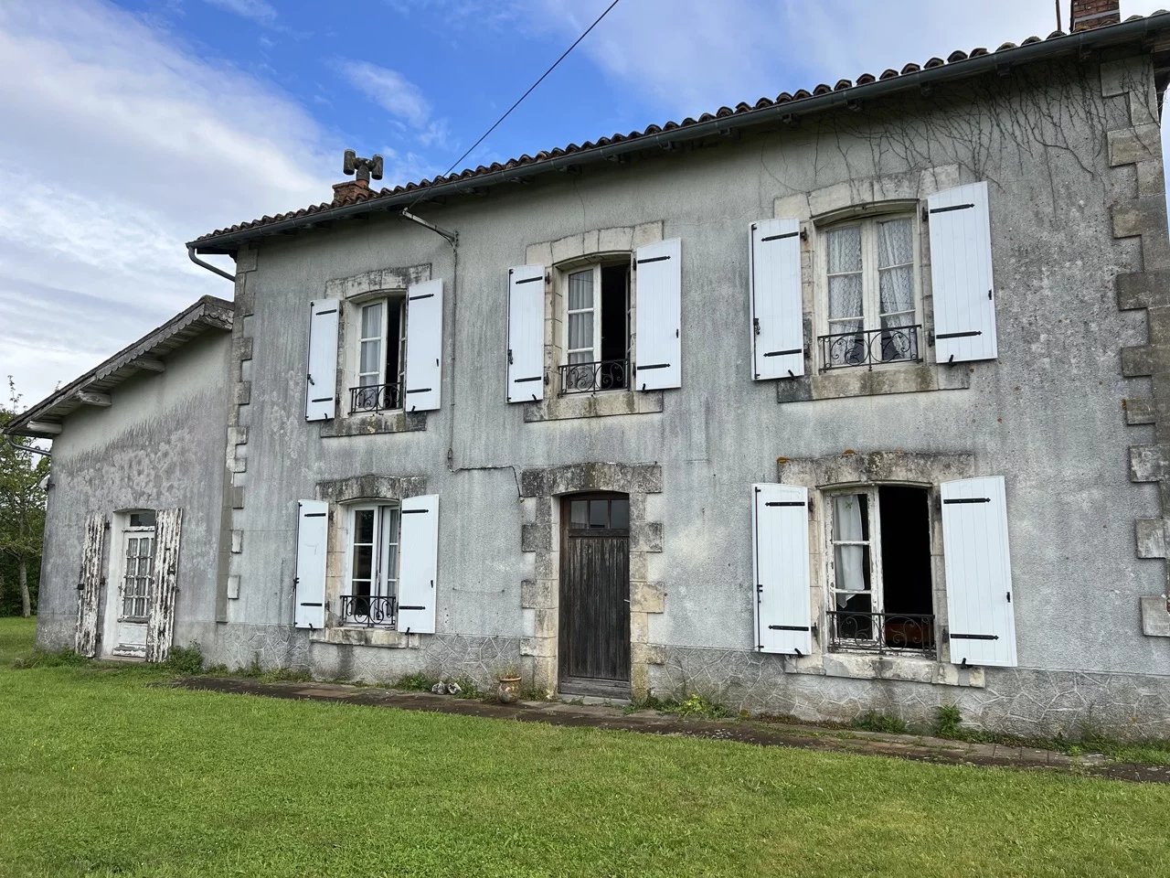 Charmante maison en pierre de 5 chambres à rénover