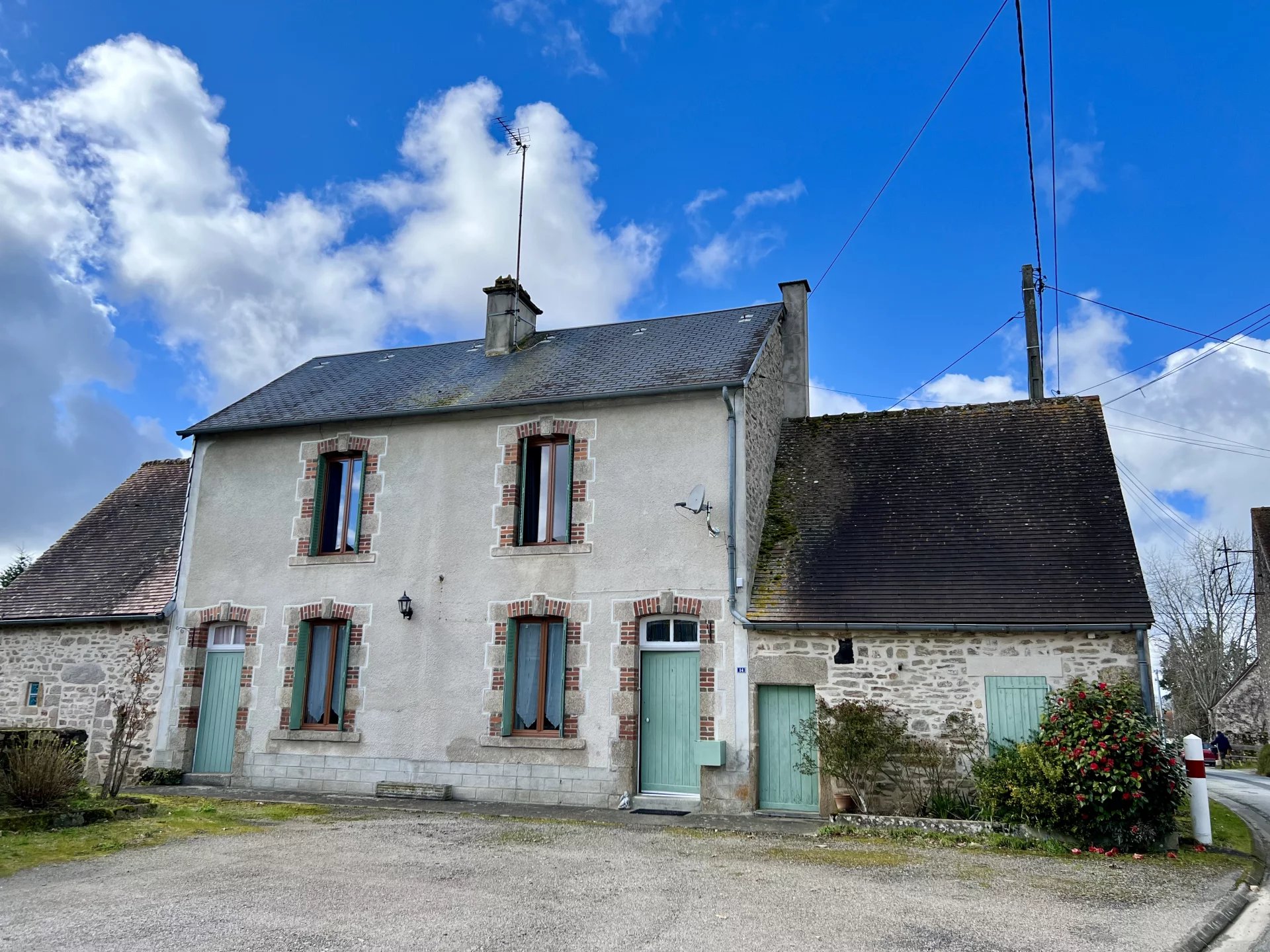 Charmante maison familiale de 3 chambres avec jardin et une grande grange