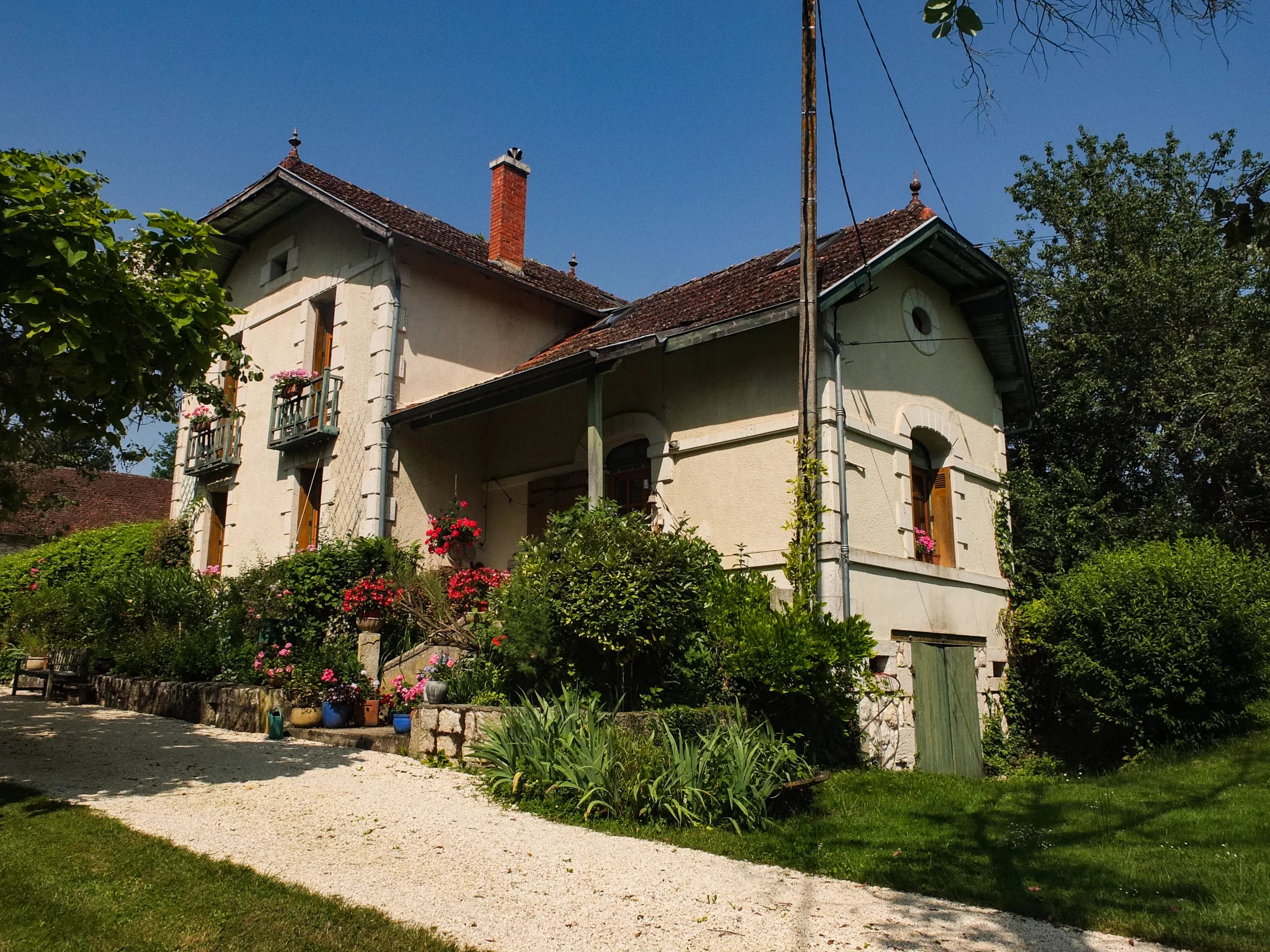 Charmante maison traditionnelle avec terrain panoramique et maison d'amis