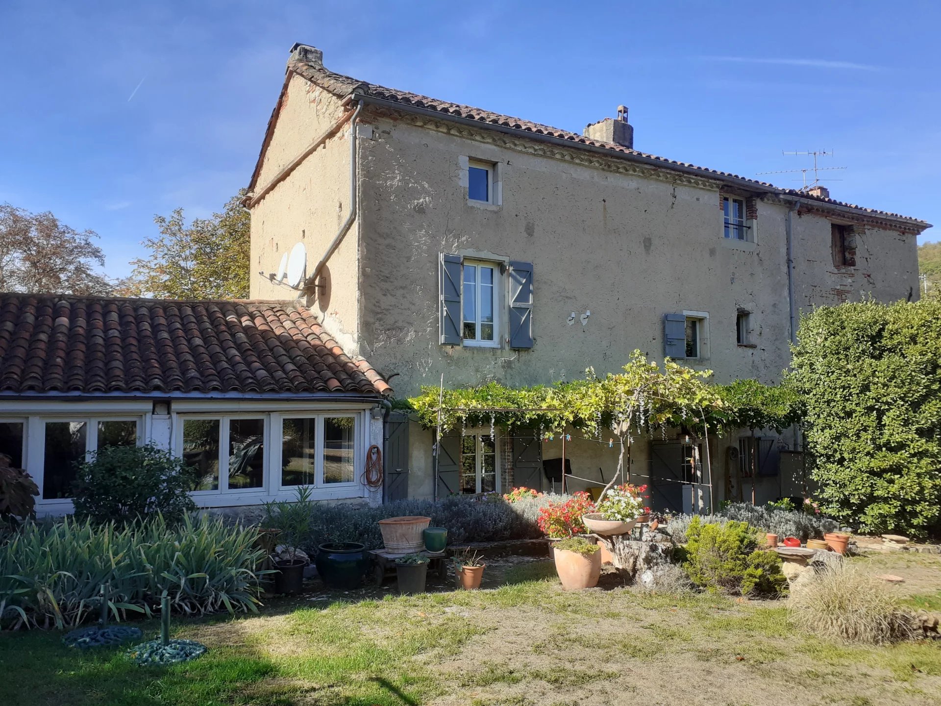 5-bedroom 19th century house in a beautiful medieval village