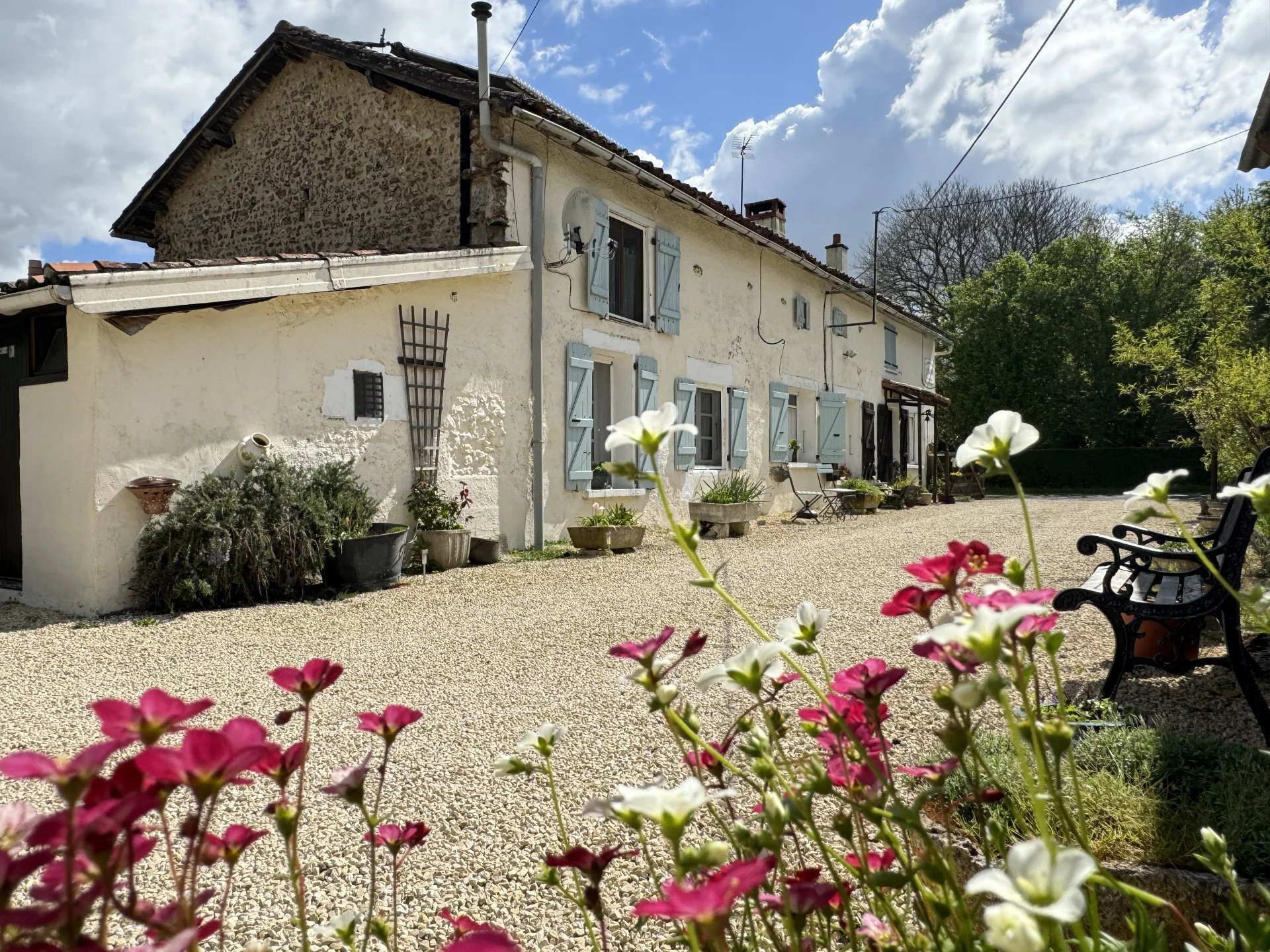 Beautiful 5 bedroom farmhouse with 8 caravan pitch