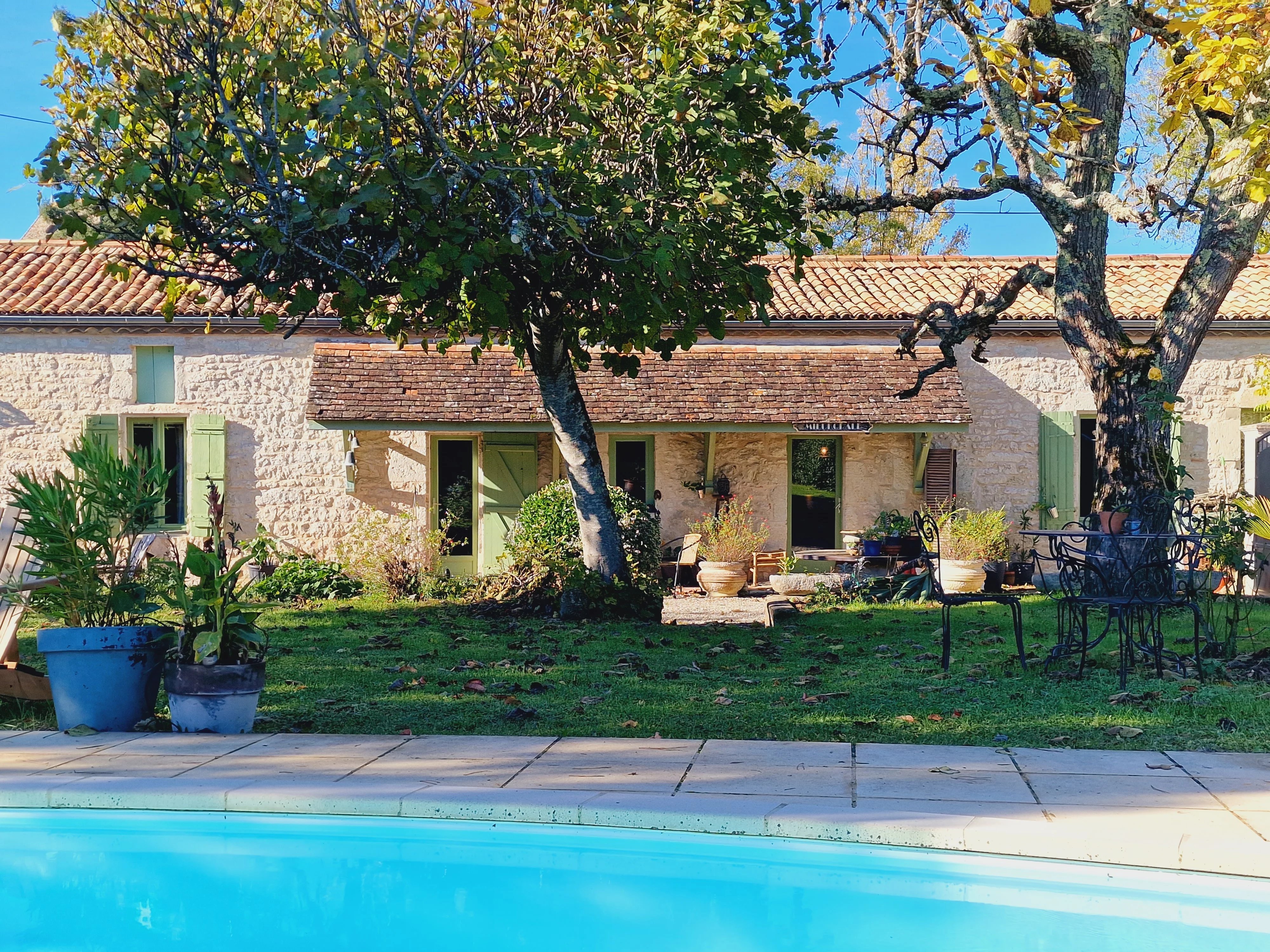 Super stone house in a pretty hamlet, with pool