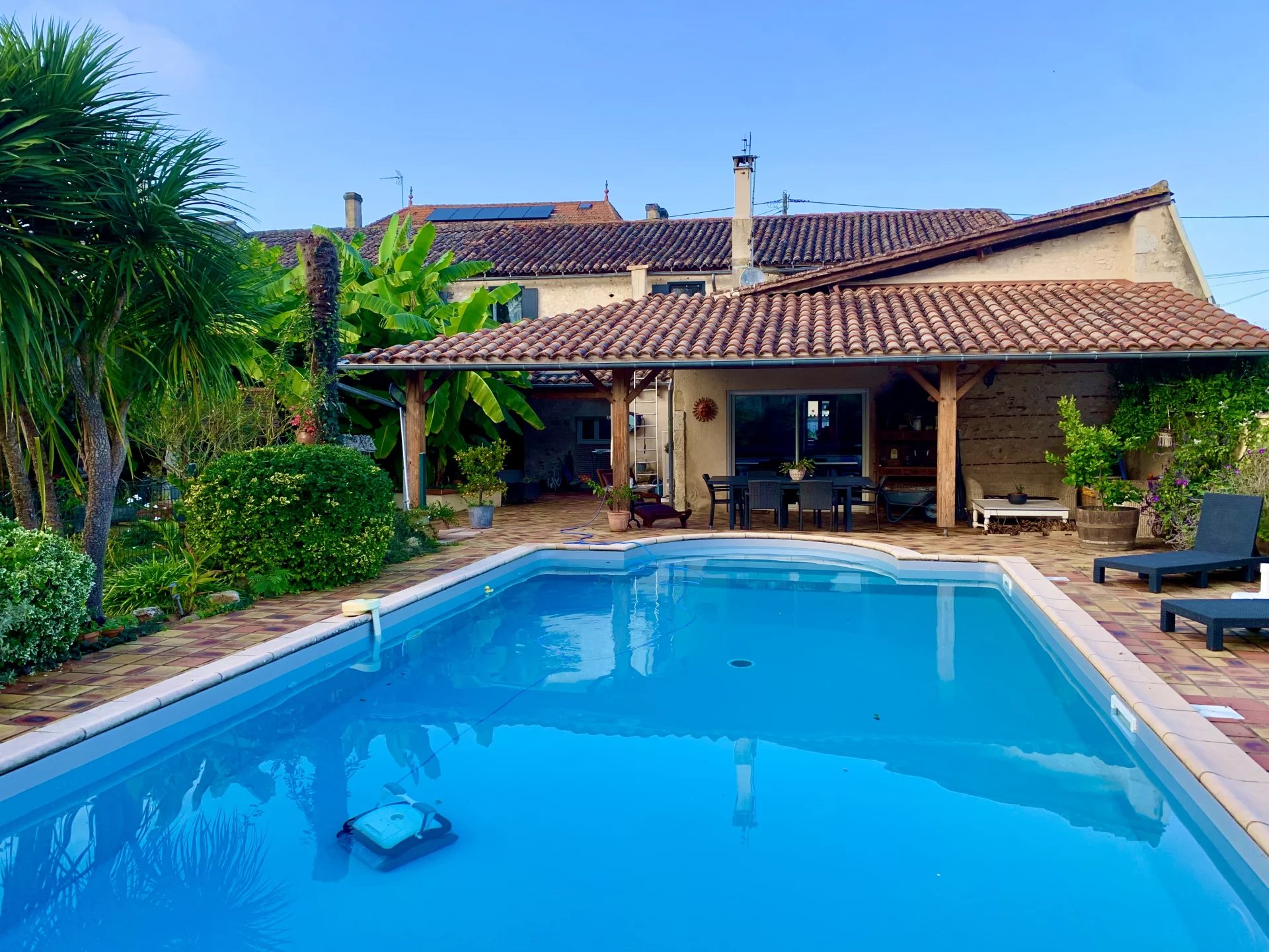 Maison de village en pierre avec 4 chambres et piscine