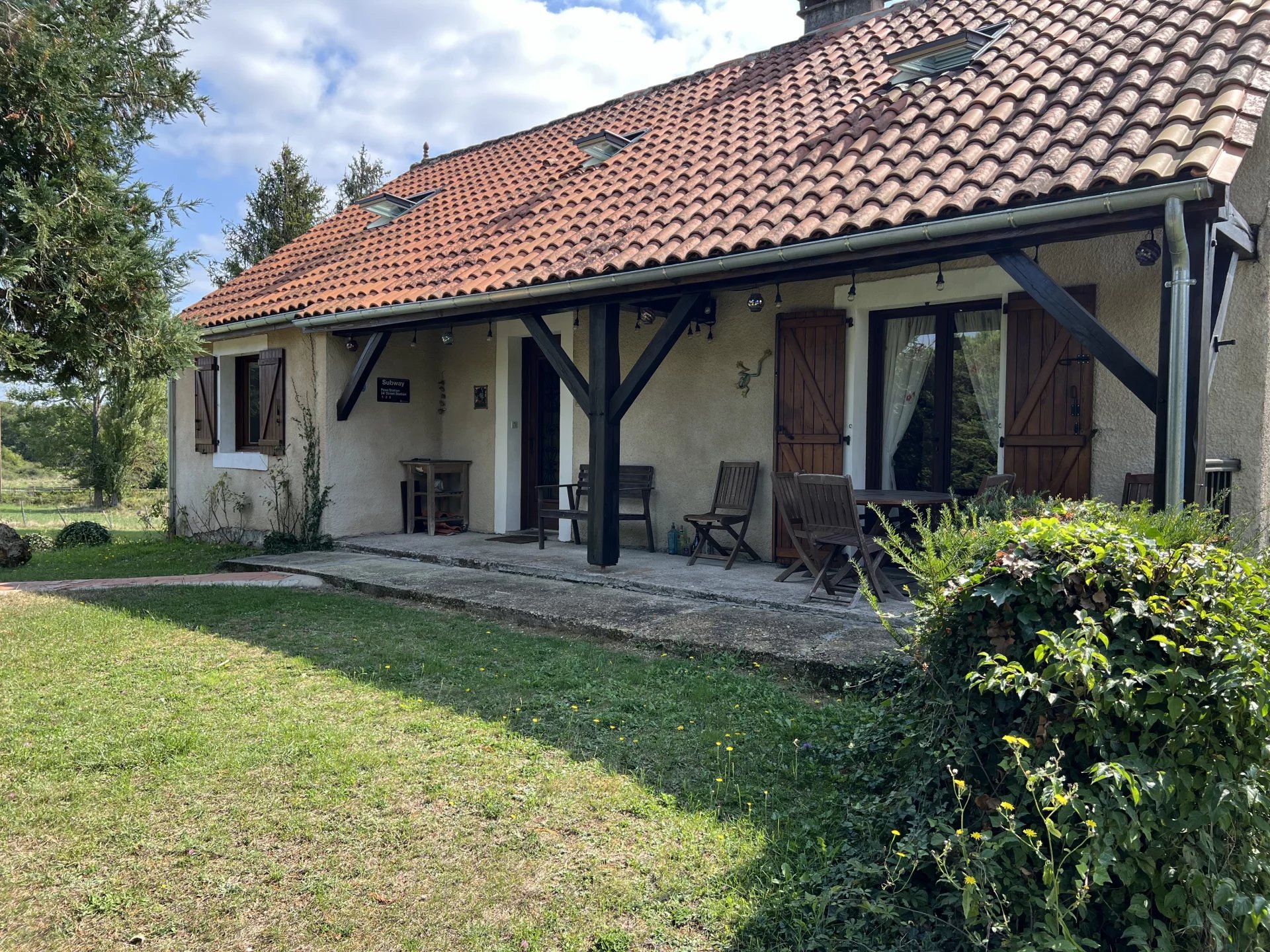 Maison de 5 chambres dans un endroit paisible