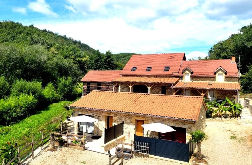 Superbe rénovation pour cette maison en pierre avec potentiel de revenus près de Beynac