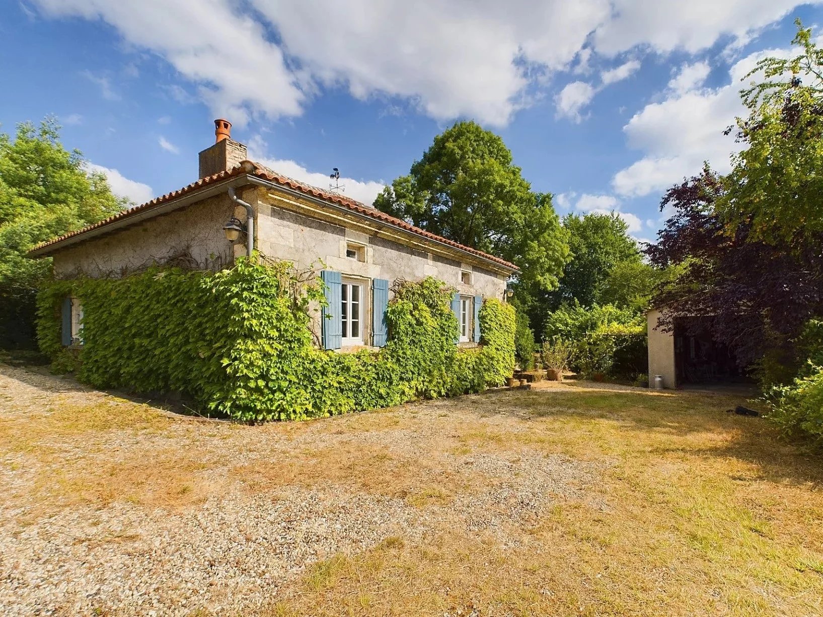 Spacieuse propriété de hameau avec cinq chambres