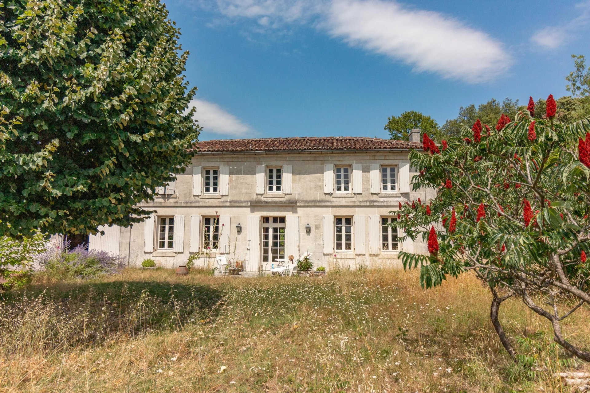 Spacieuse maison charentaise sans voisin immédiat