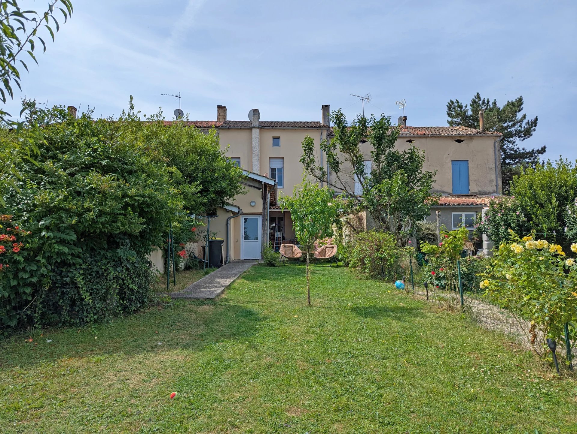 Jolie maison de 3 chambres avec jardin