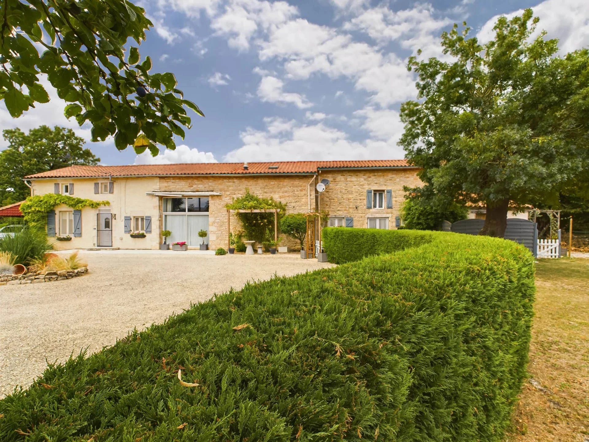 Charming 4-bed stone house with gîte and large garden in the heart of the Poitou-Charentes region