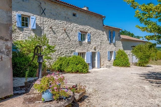 Grande maison avec piscine chauffée