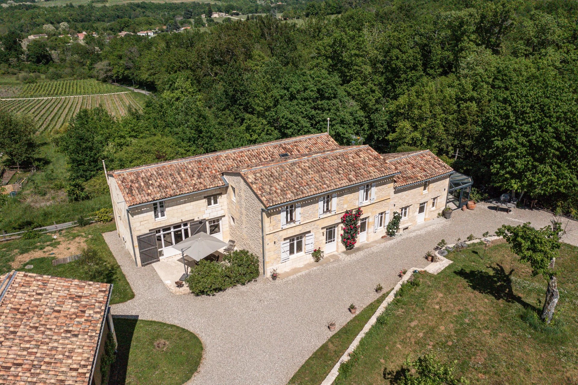 Stone house and 3 gîtes - a turnkey opportunity
