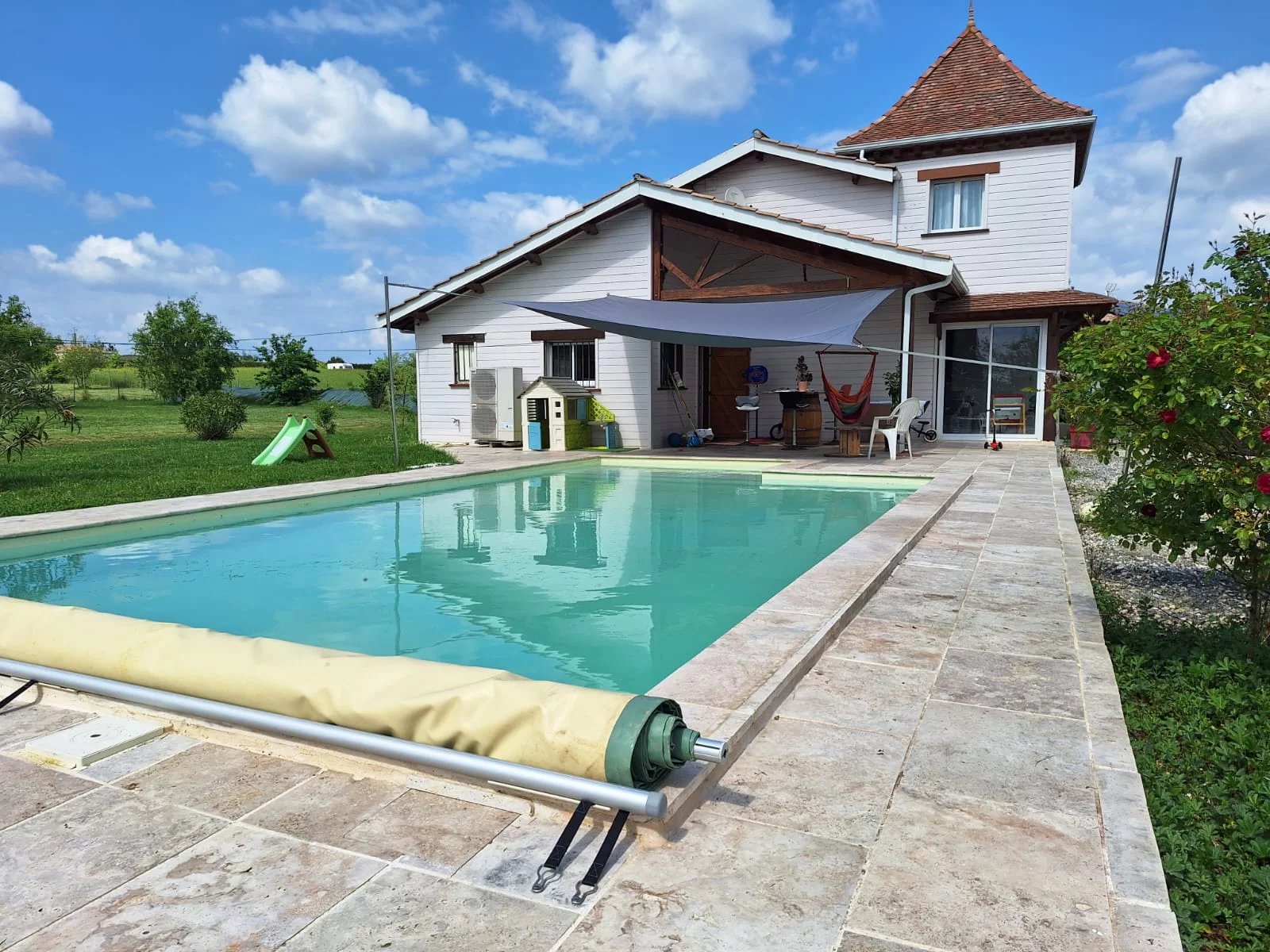 Wood-frame house with a view, in a quiet location close to amenities