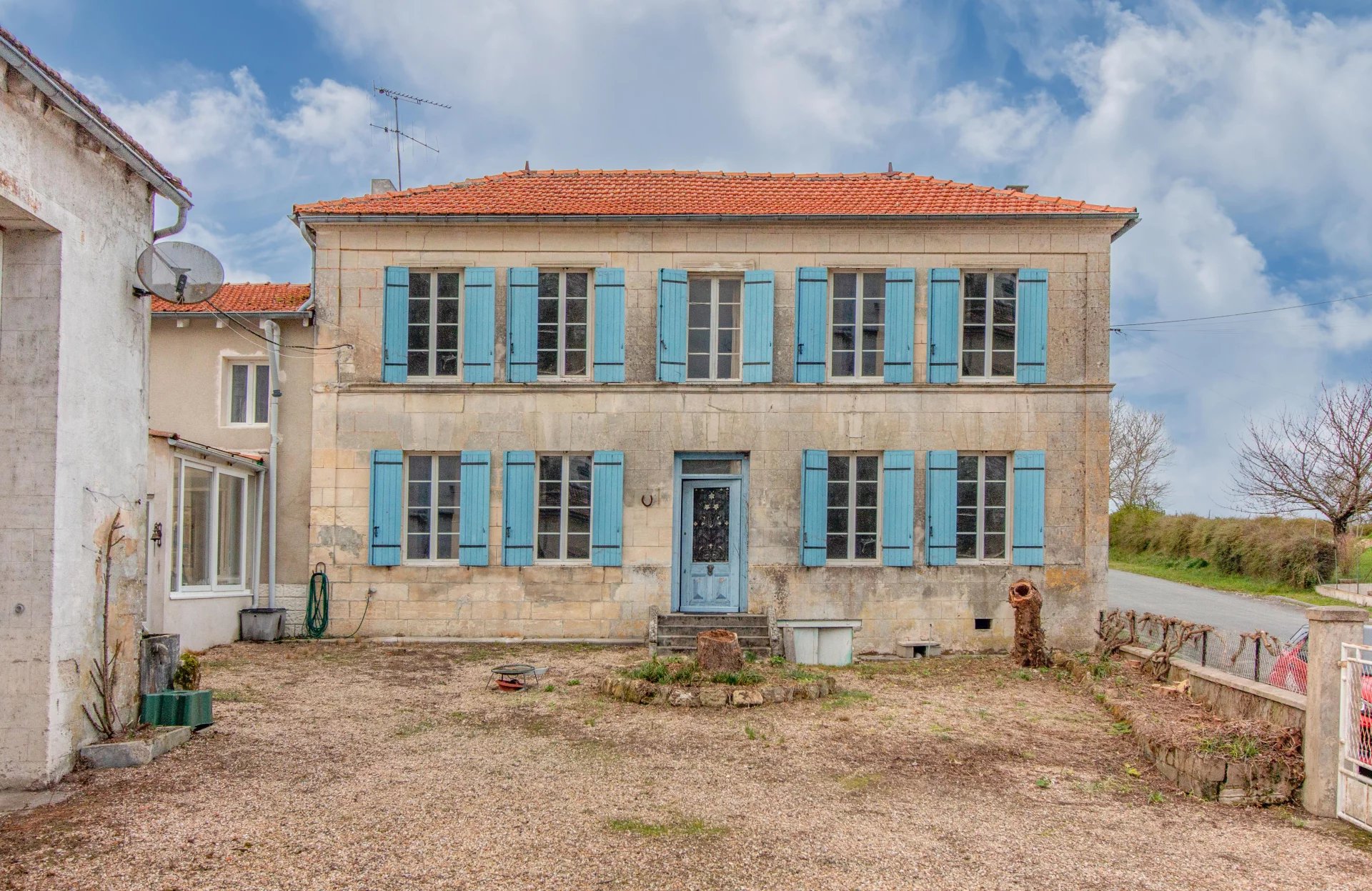 Spacious Charentaise house