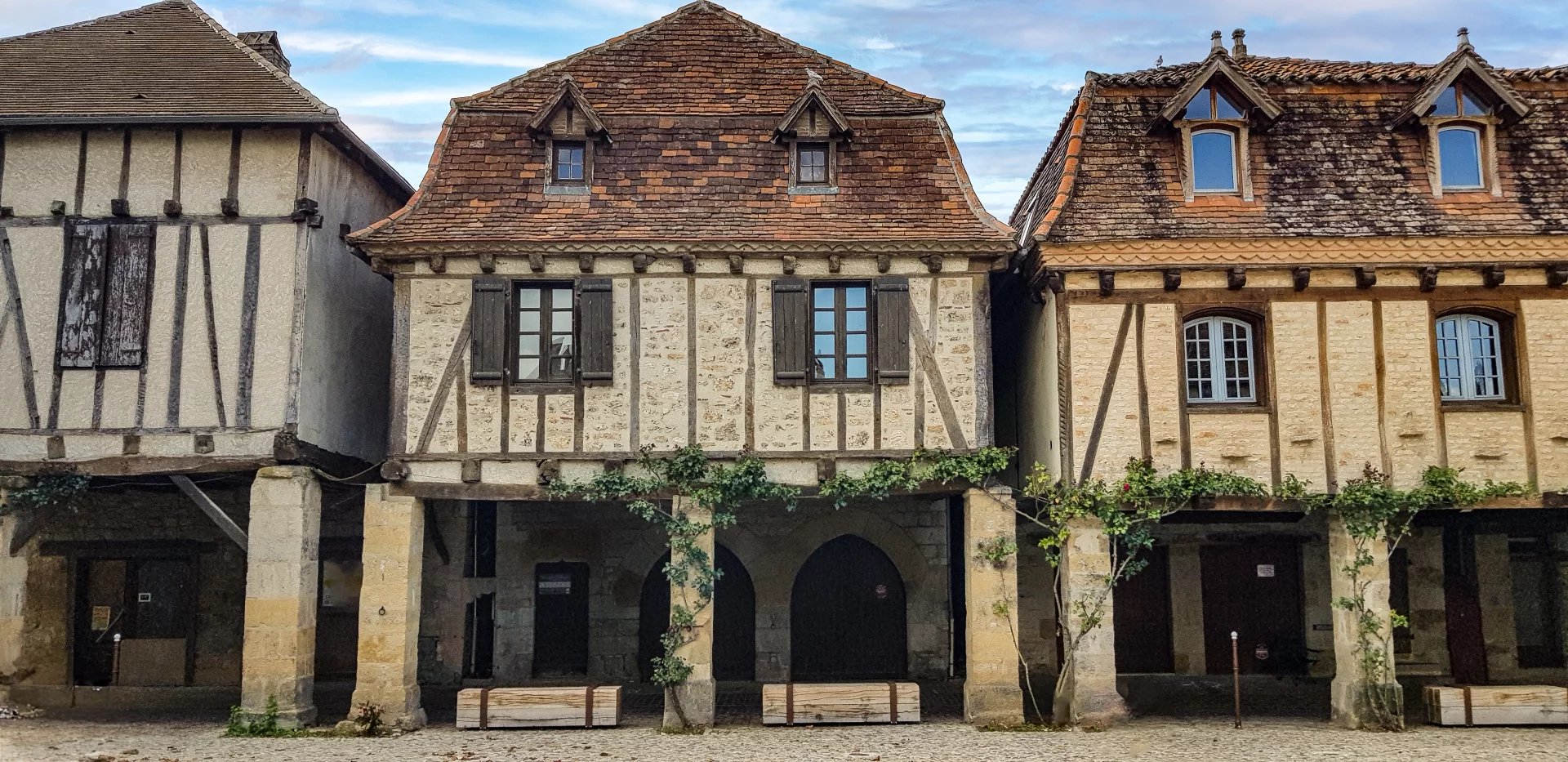 Spacieuse maison médiévale au cœur d'une ville animée