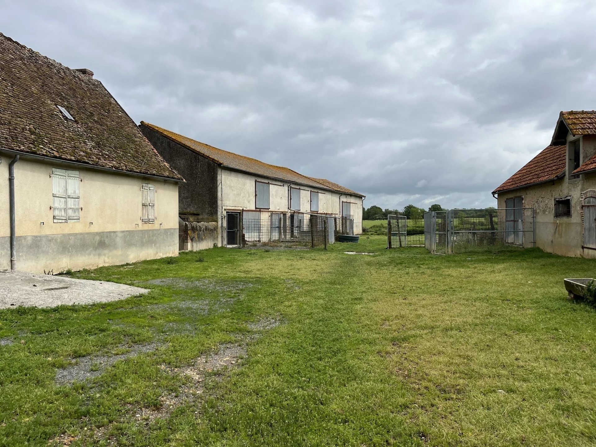 Old farm and outbuildings to renovate