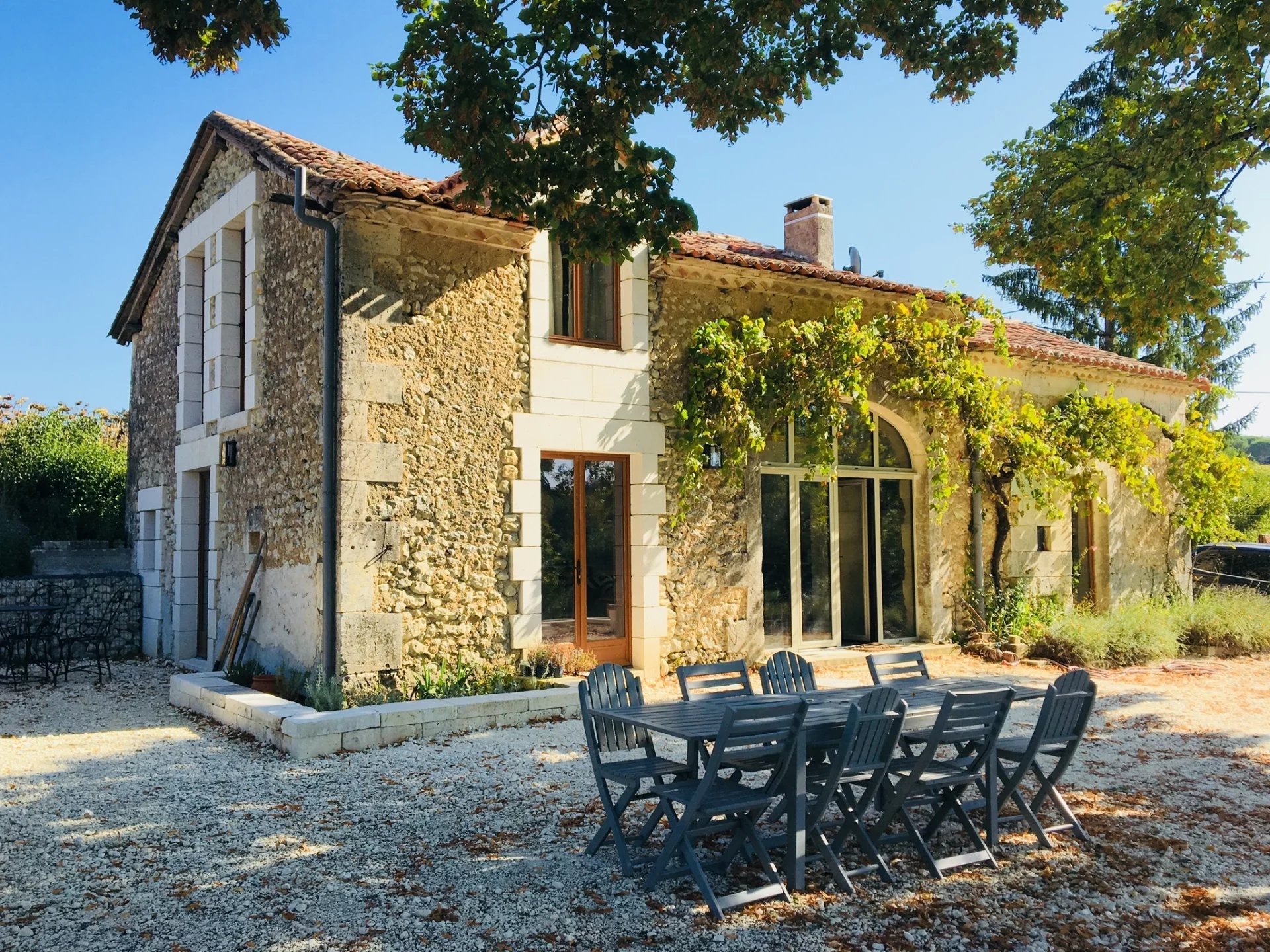 Belle maison de campagne dans un cadre idyllique