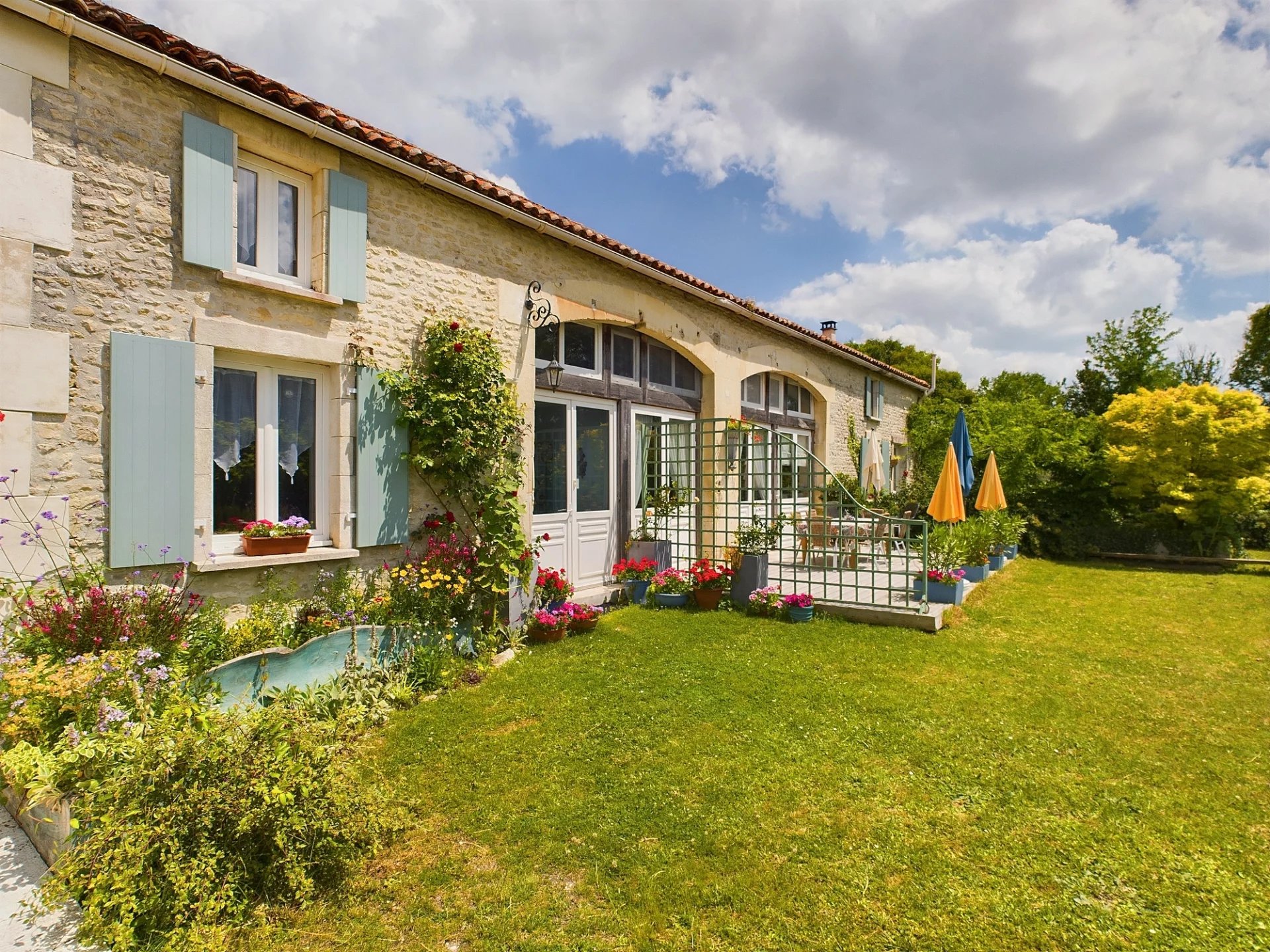 Beautifully renovated barn with pretty enclosed garden