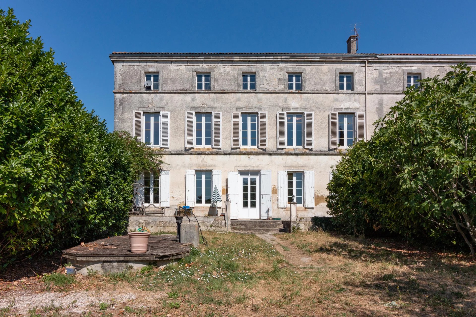 Impressive house with stunning château views